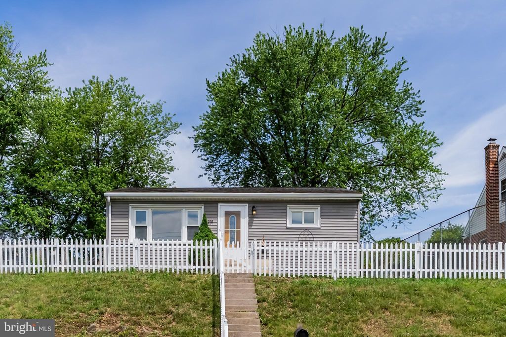 Photo of 1231 E Caracas Avenue, HERSHEY, PA 17033 (MLS # PADA2059668)
