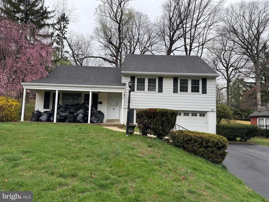 Single home in great neighborhood, need work