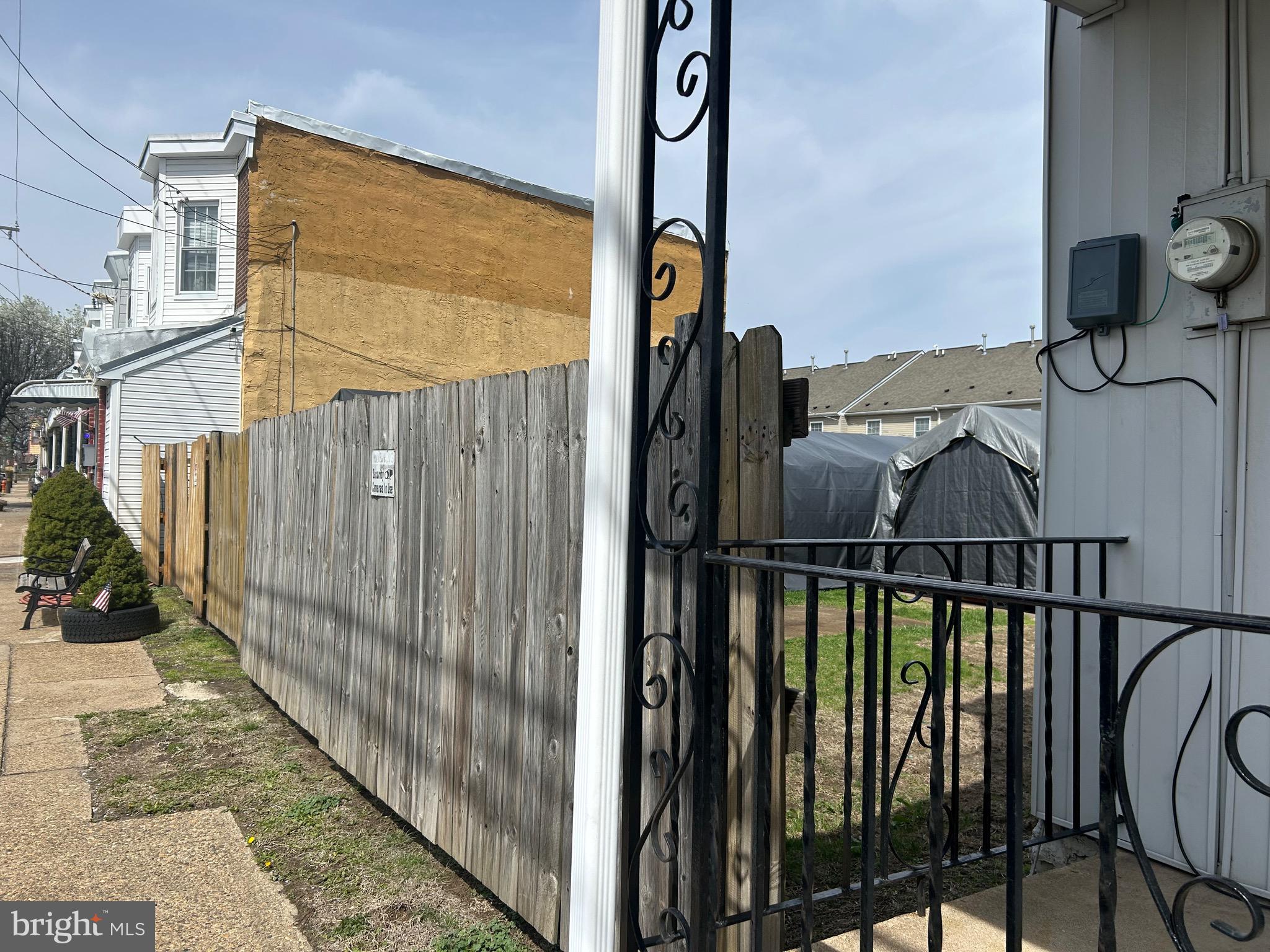 2877-79 HEDLEY STREET