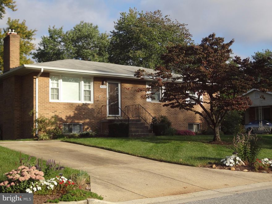 LOCATION, LOCATION: GET READY TO FALL IN LOVE WITH THIS BEAUTIFUL BRICK RAMBLER WITH GLEAMING HARDWOOD FLOORS ON THE ENTIRE MAIN LEVEL, FORMAL LIVING ROOM W/ GAS FIREPLACE, SEPARATE DINNING ROOM, REMODELED KITCHEN W/ GRANITE COUNTER-TOP, CABINETS, APPLIANCES AND FLOOR, LARGE REC. ROOM IN BASEMENT, WONDERFUL SOLARIUM, BEATIFUL MANICURED LANDSCAPING, CLOSE TO NAT.HARBOR, MGM ,TANGER OUTLET AND MORE.