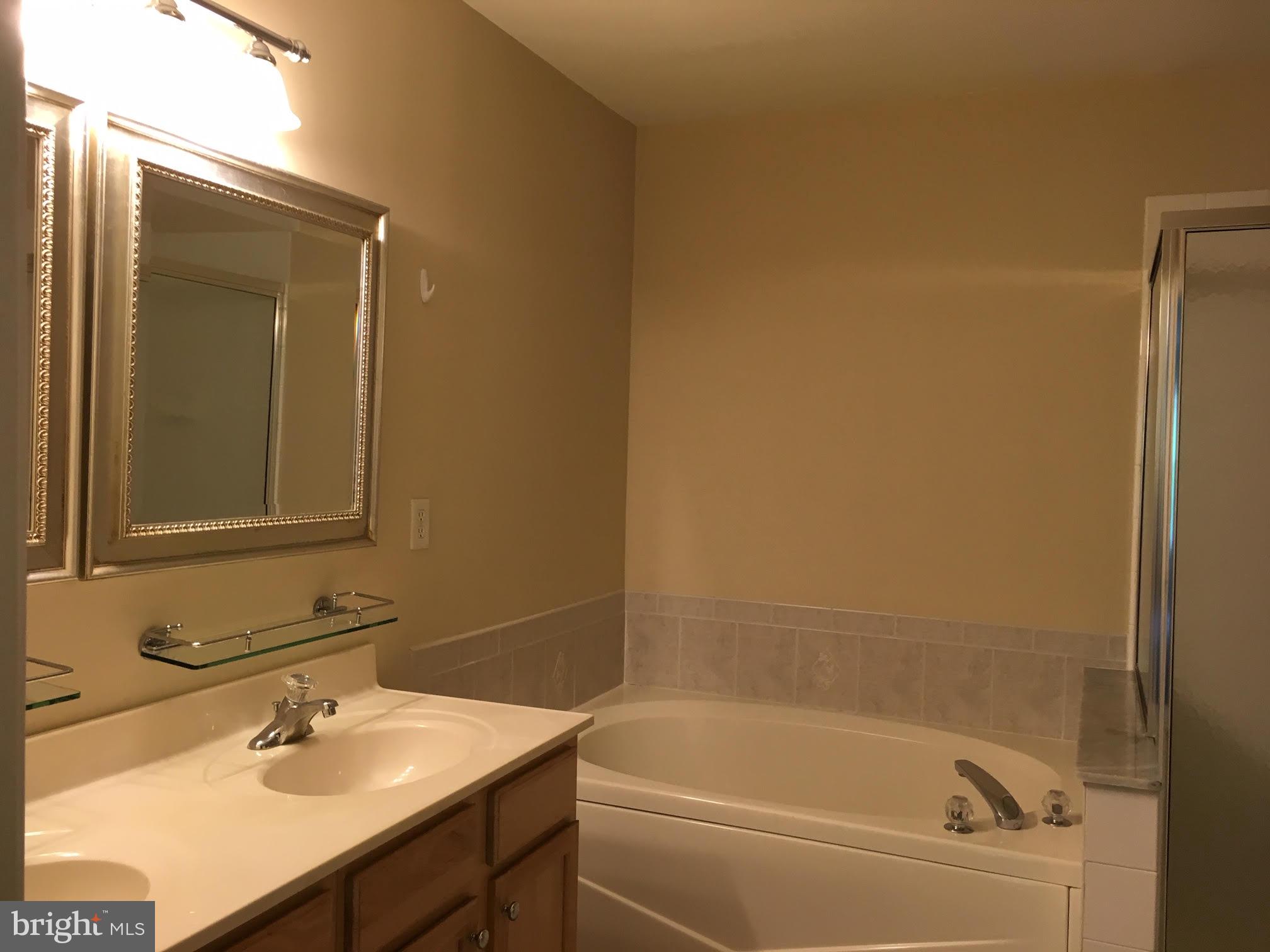 CHARLESTOWN OAKS - Residential Lease