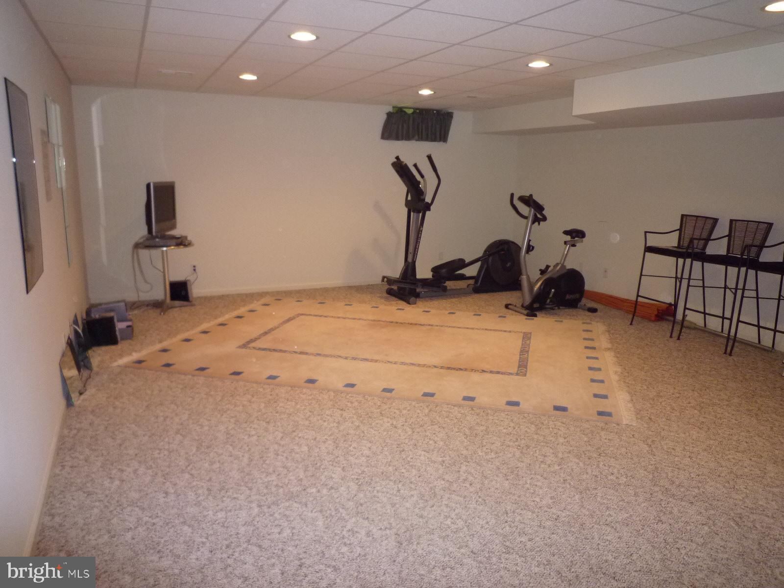 CHARLESTOWN OAKS - Residential Lease