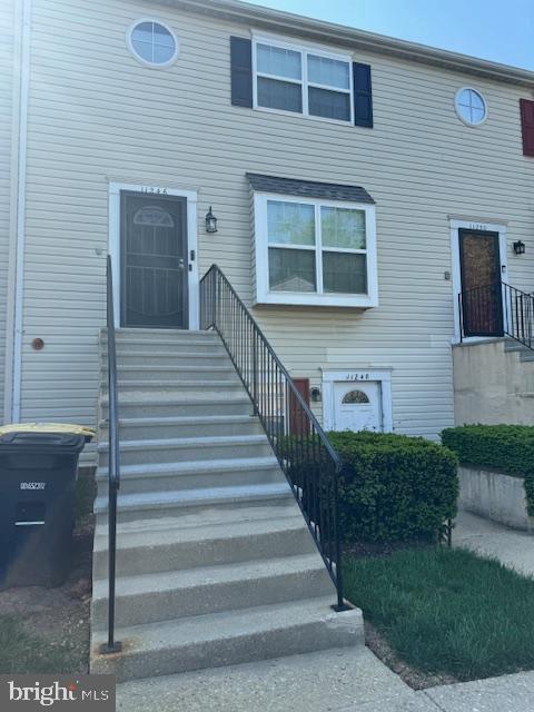 Immaculate townhouse in the heart of Kettering! Maintenance free wood flooring throughout! Inviting living room with dining room combination! Eat in kitchen with sleek black appliances, white cabinets and custom countertops! Master bedroom features three closets and an Ensuite bathroom with custom shower! Two other spacious bedrooms and a full bathroom rounds out the upper level! Washer and dryer on the main level for added convenience! No pets permitted! 50% off security deposit through May 26, 2025 only!