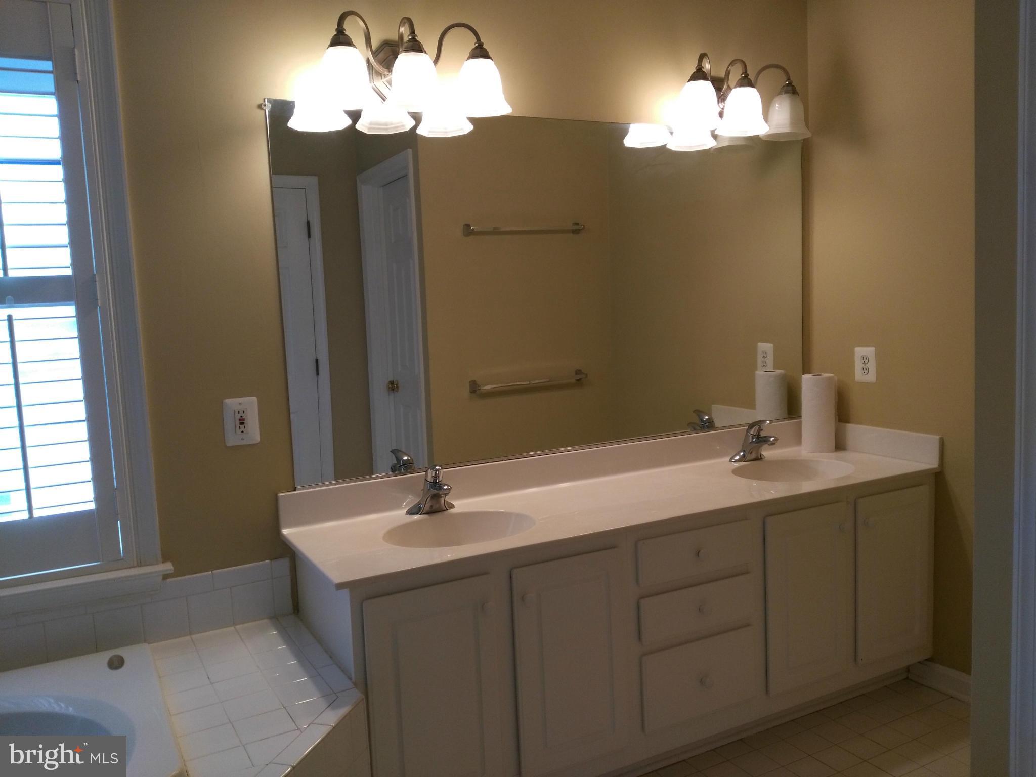 LOUDOUN PARKWAY CENTER - Residential Lease