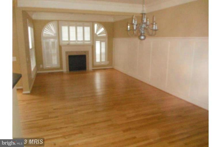 LOUDOUN PARKWAY CENTER - Residential Lease