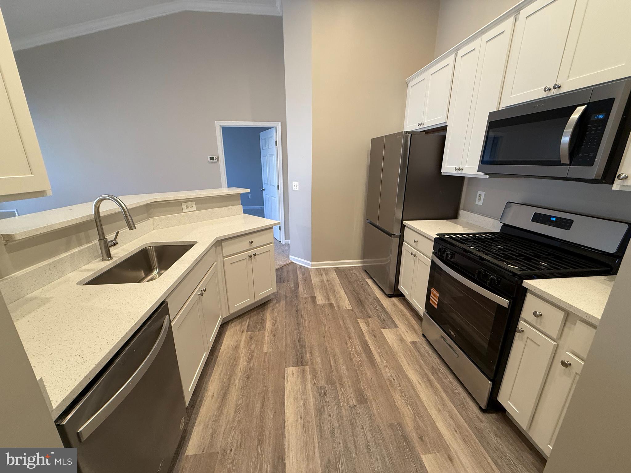 SILVER LAKE - Residential