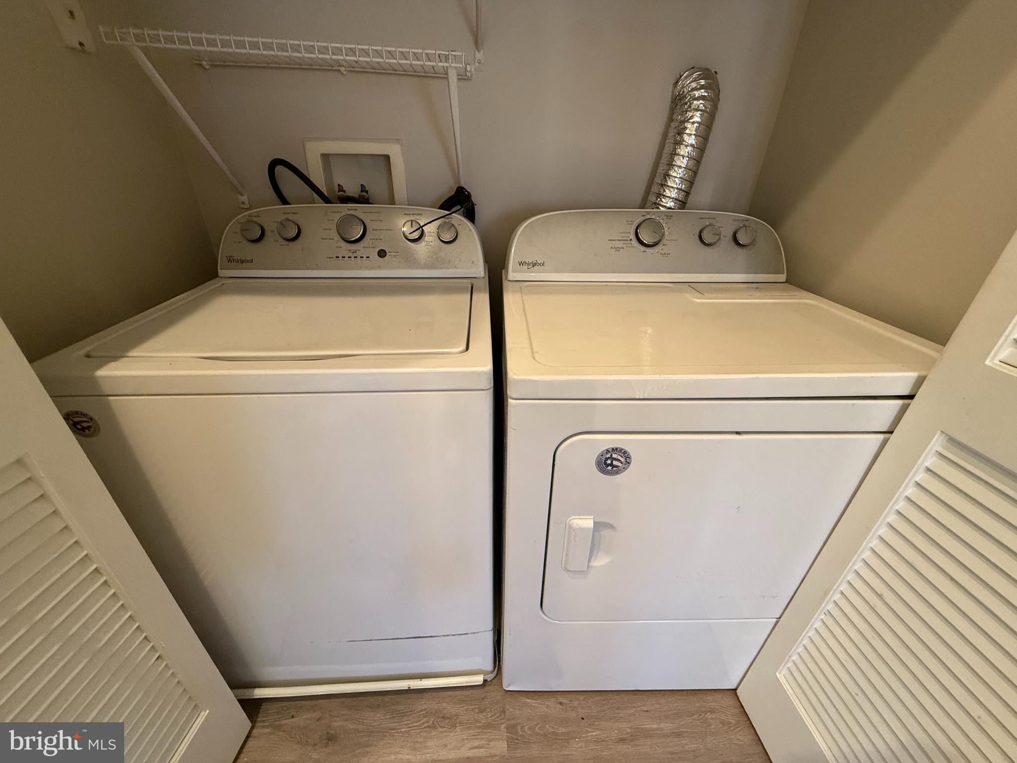 SILVER LAKE - Residential