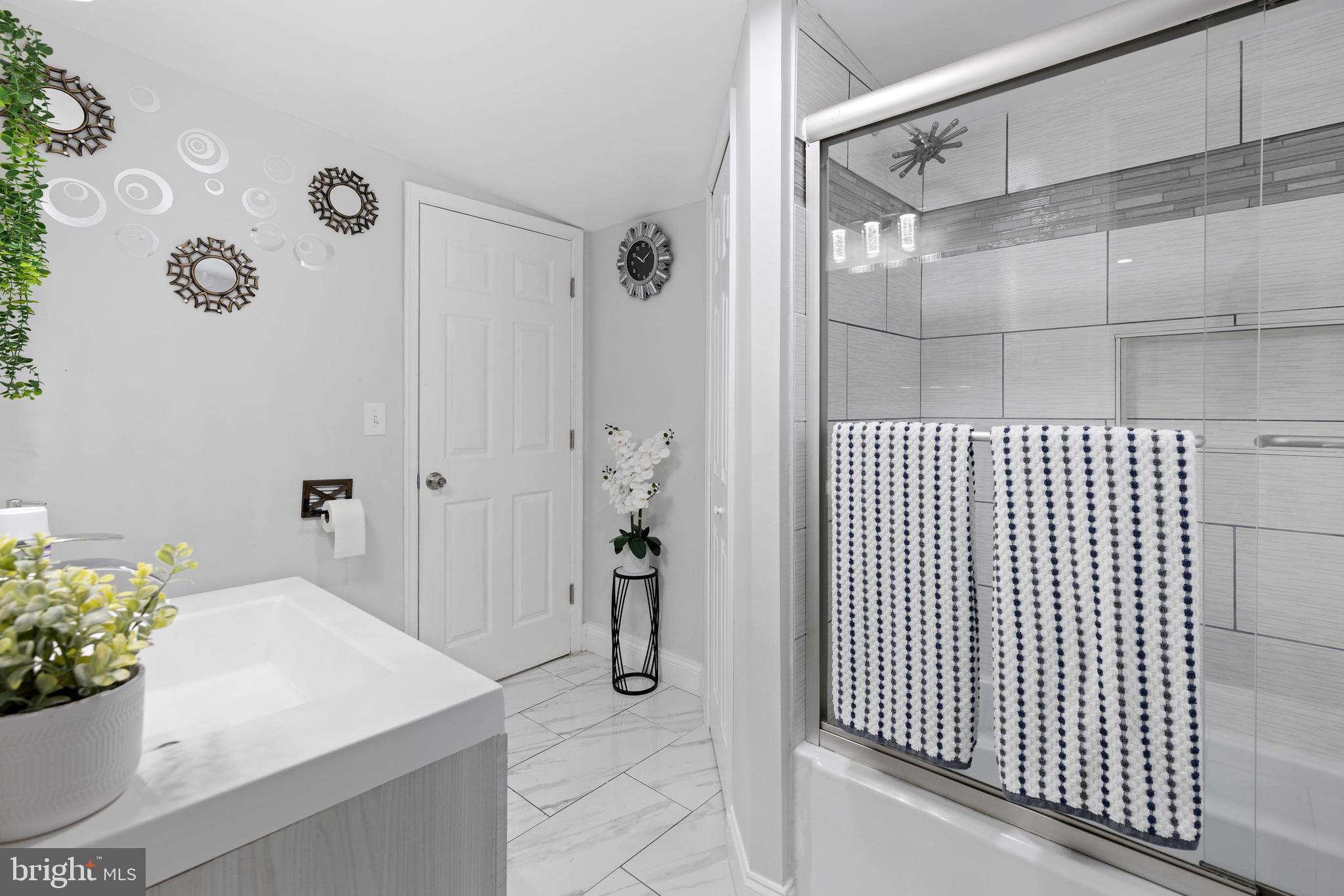 BOWLEYS QUARTERS - Residential