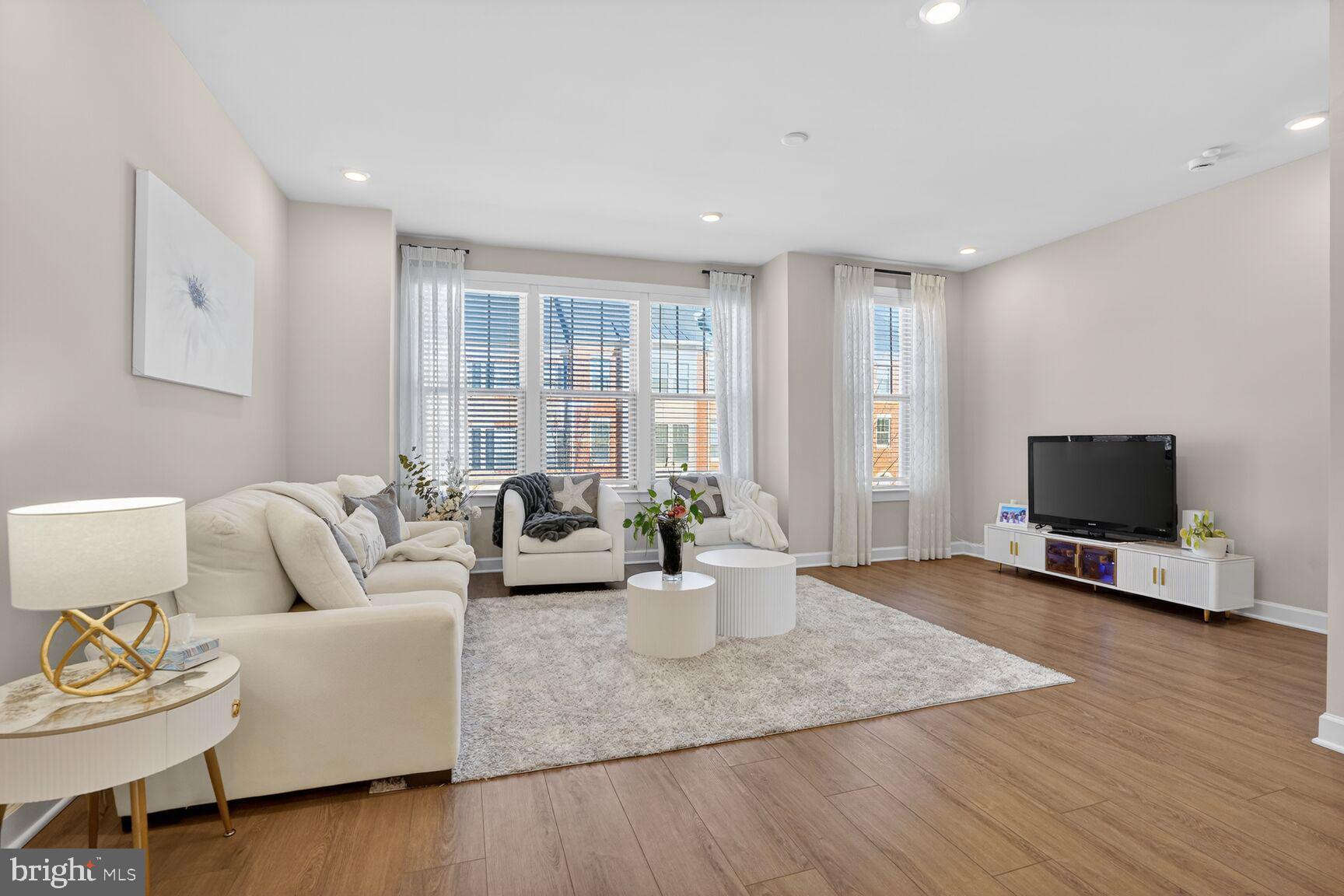 BOULEVARD VI TOWNS - Residential