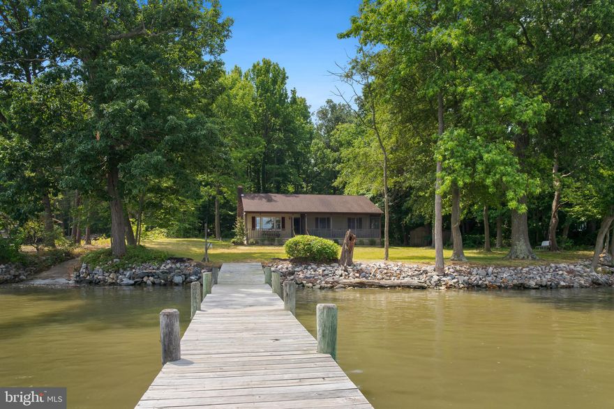 A  perfect waterfront opportunity. Low maintenance allowing more time doing the fun things on the water. Enjoy the private boat ramp. Launch the paddle board or kayak. Fish from your own pier. Launch your boat. Cruise the Elk and surrounding waterways. Enjoy sunset from the pier. Catch some crabs and plan a crab feast on the pier or the porch.  Explore Chesapeake City by car or boat.  Experience casual or fine dining and shopping . Didn't catch that fish, let the Crab Shack provide your fresh fish or crabs. The perfect getaway. Easy access from Pennsylvania, Delaware, New Jersey, and DC. Come on down!