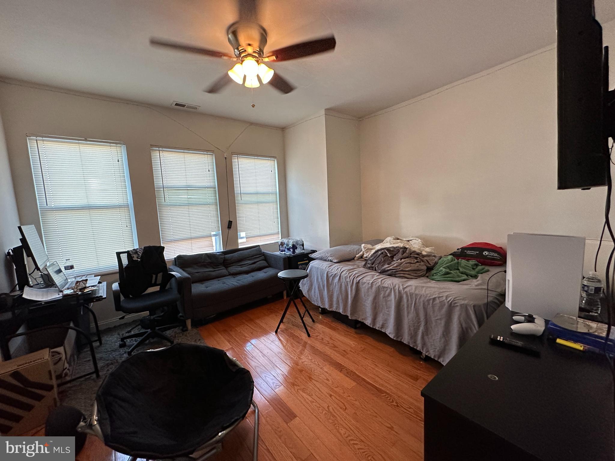 5746 N WOODSTOCK STREET