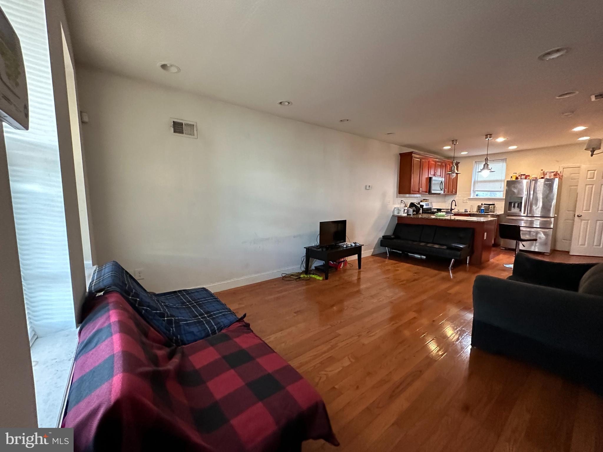 5746 N WOODSTOCK STREET