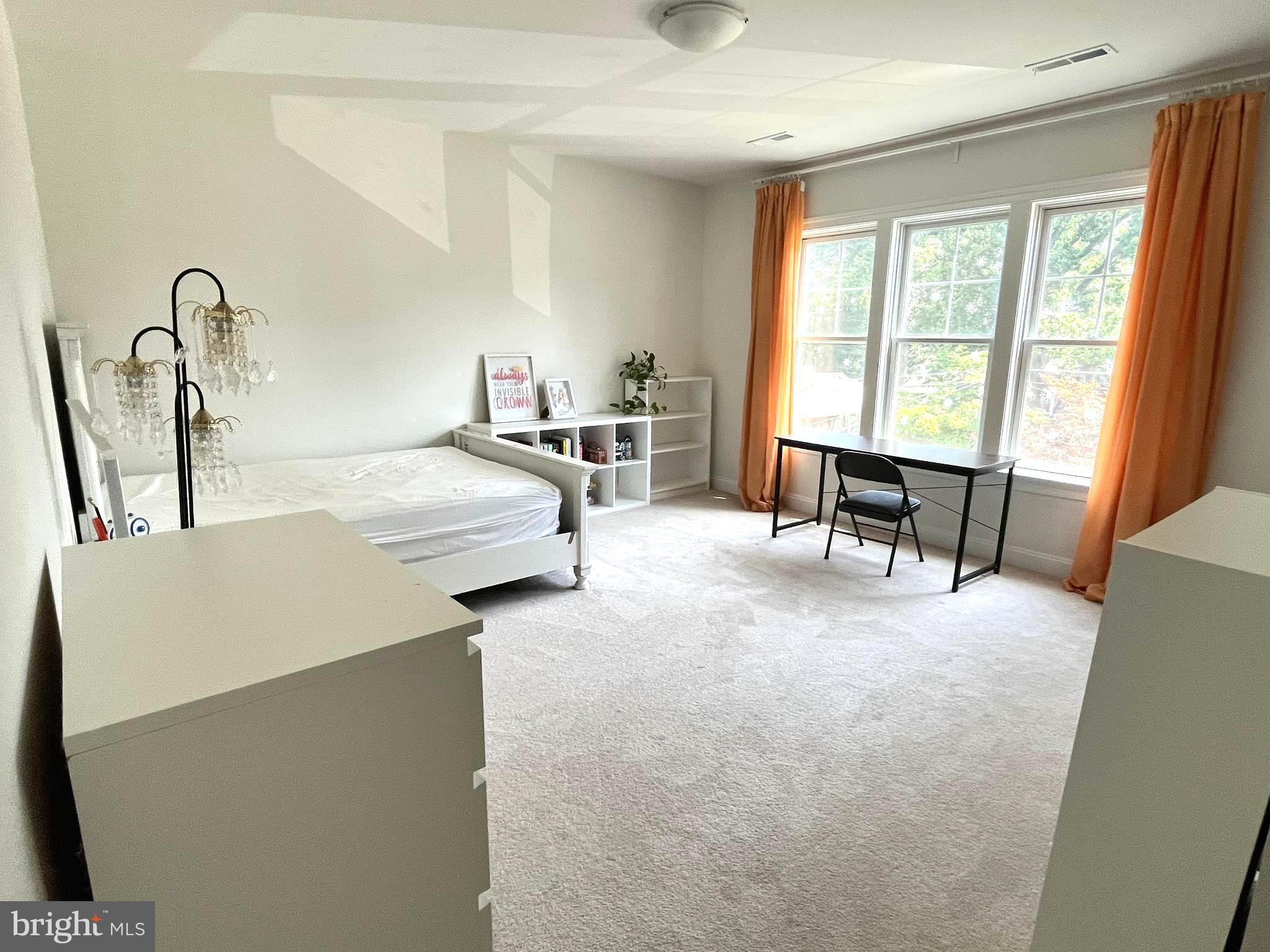 TIBURON - Residential Lease