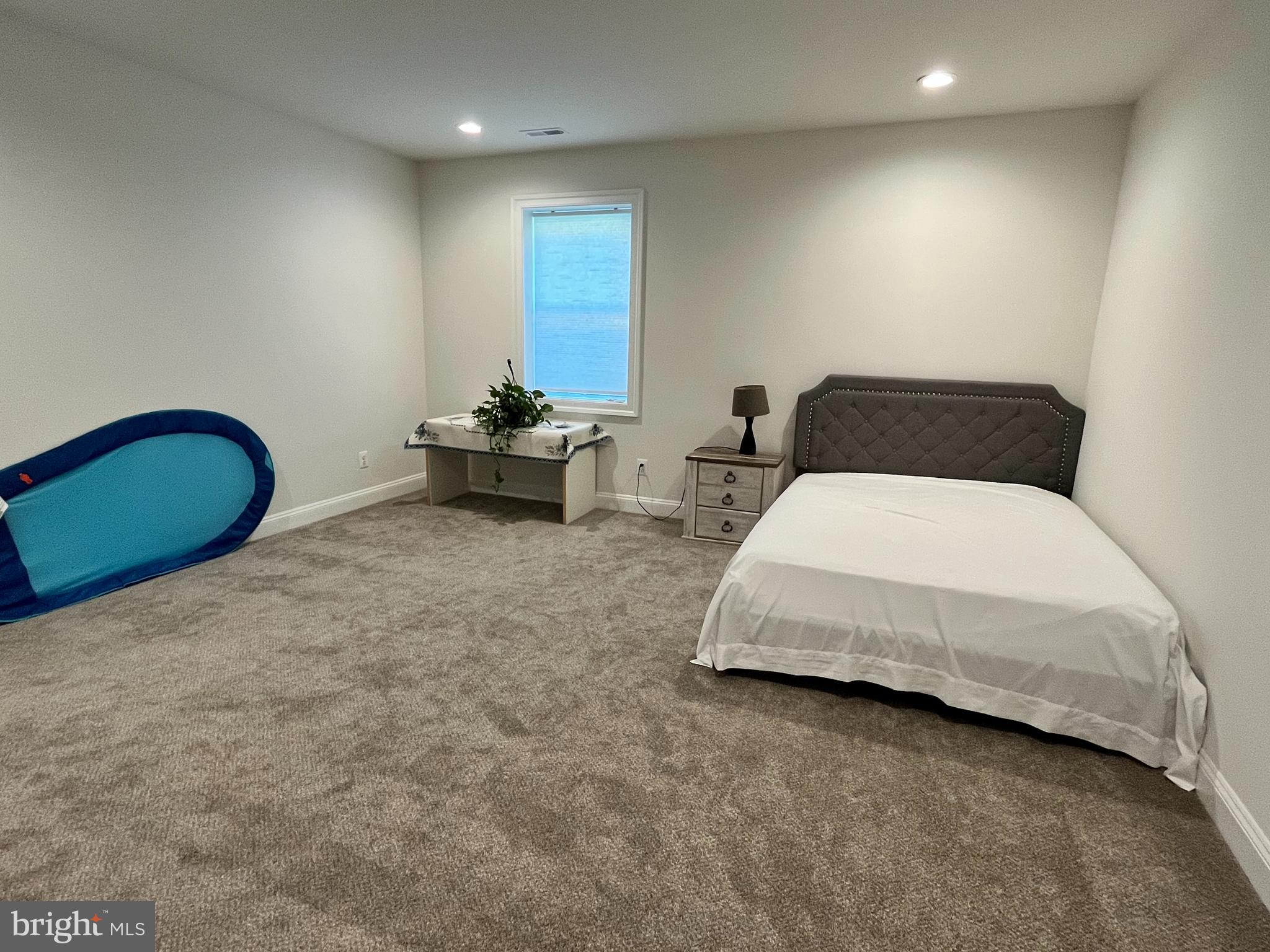 TIBURON - Residential Lease