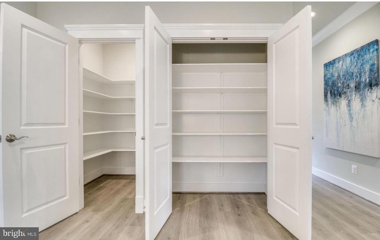 TIBURON - Residential Lease