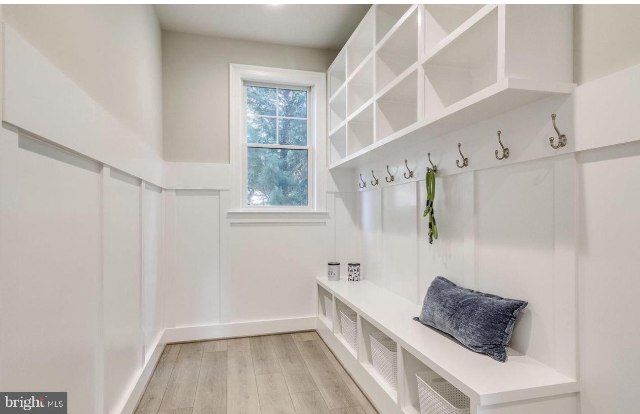 TIBURON - Residential Lease