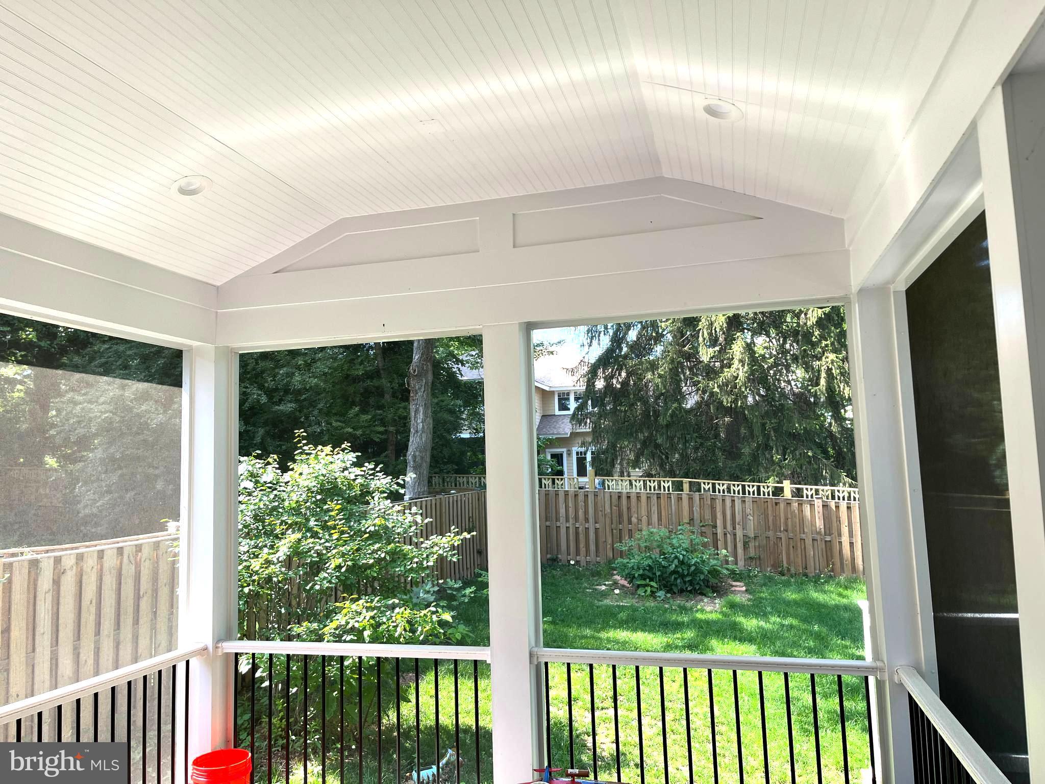 TIBURON - Residential Lease