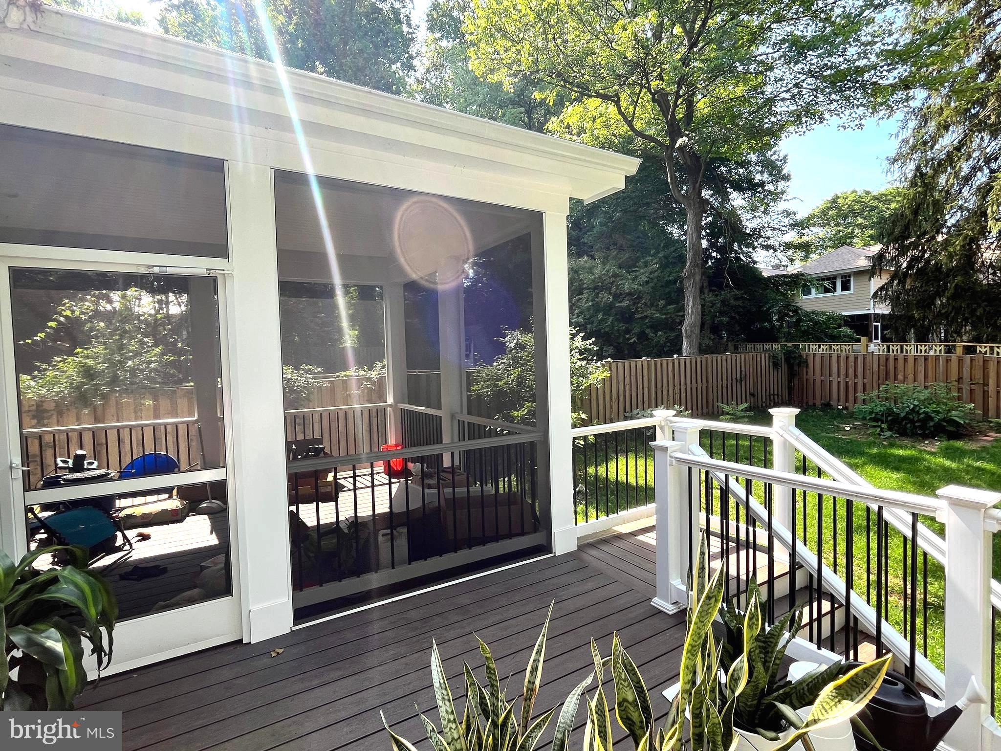 TIBURON - Residential Lease