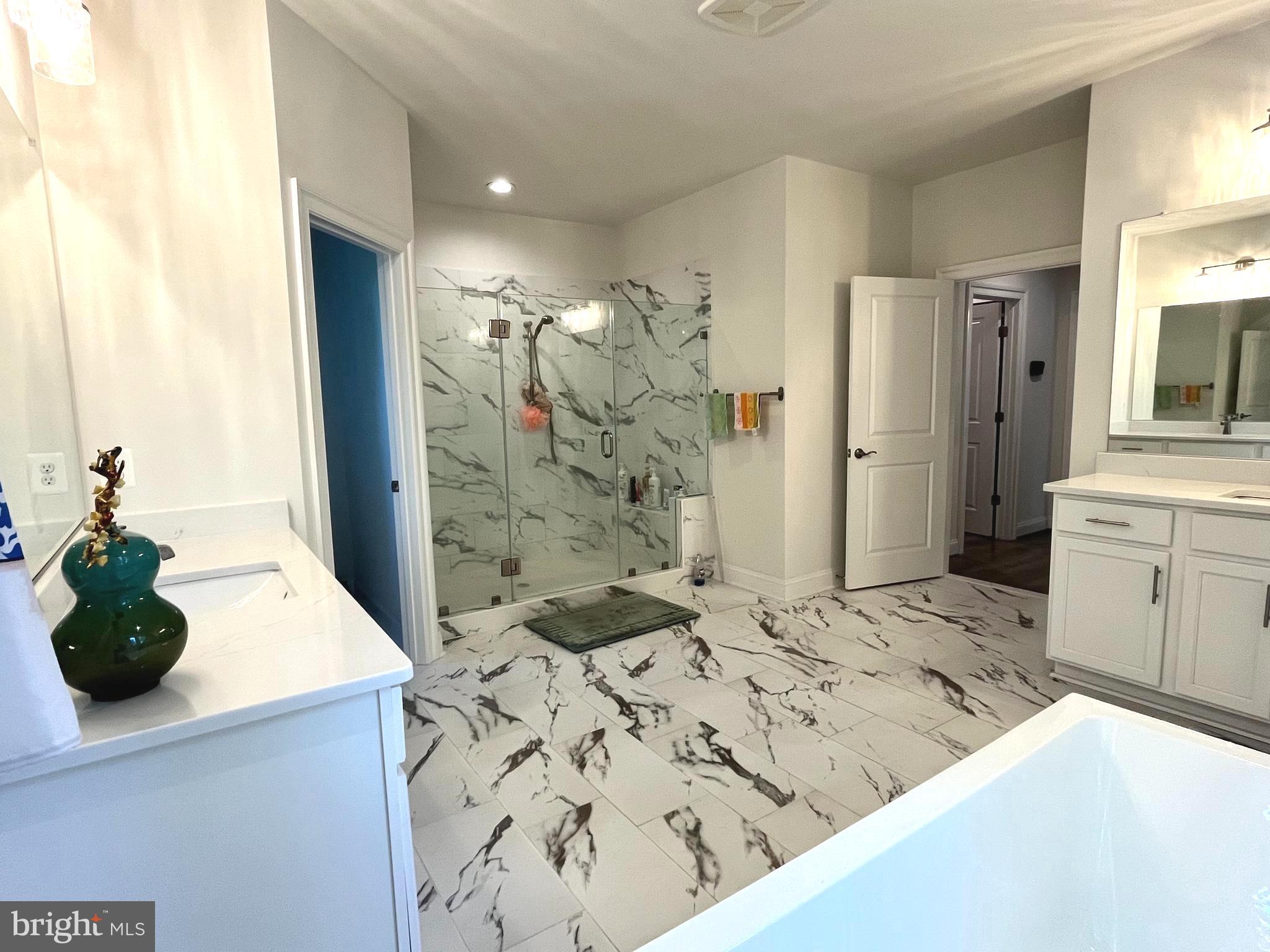 TIBURON - Residential Lease