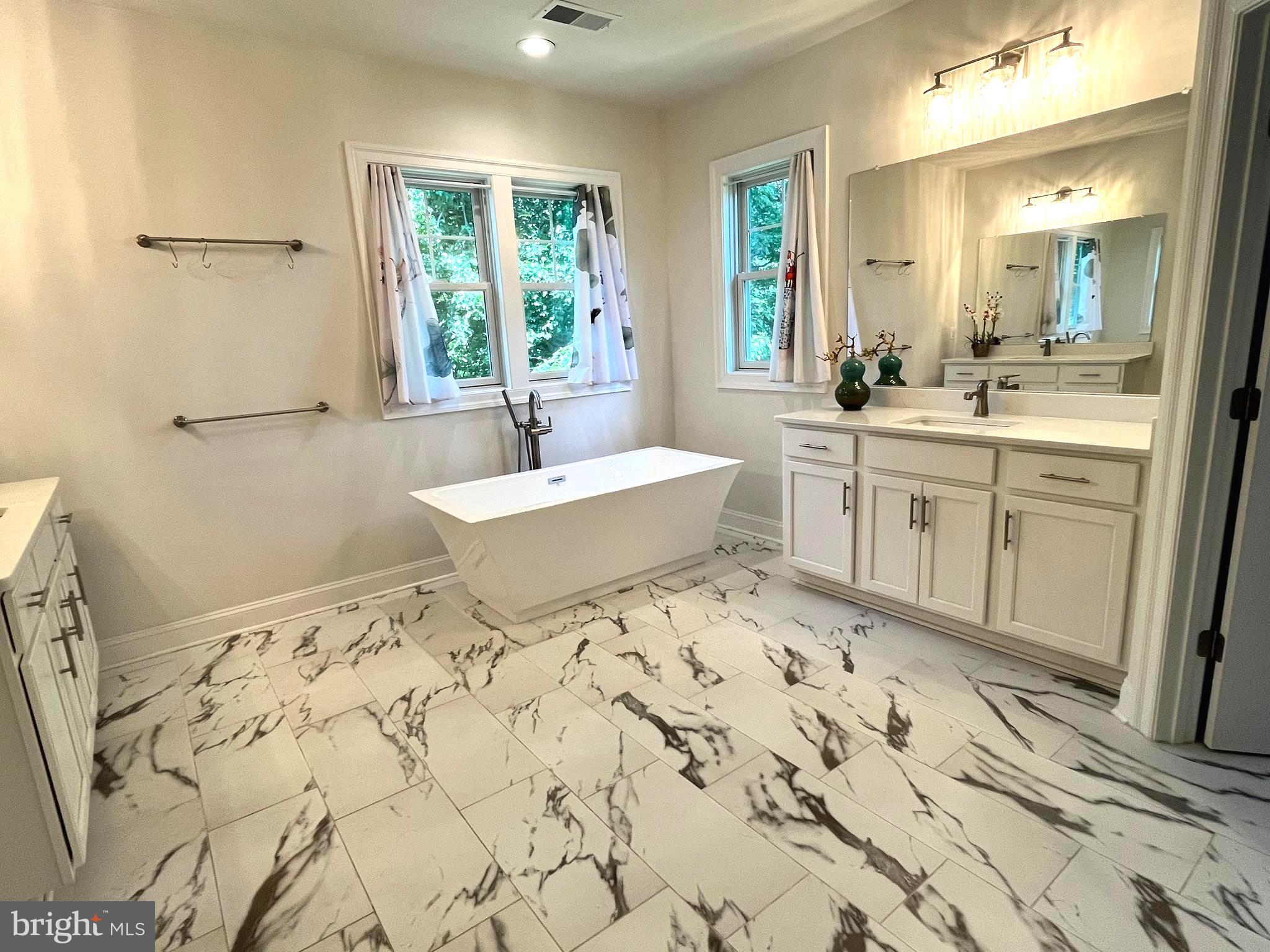 TIBURON - Residential Lease