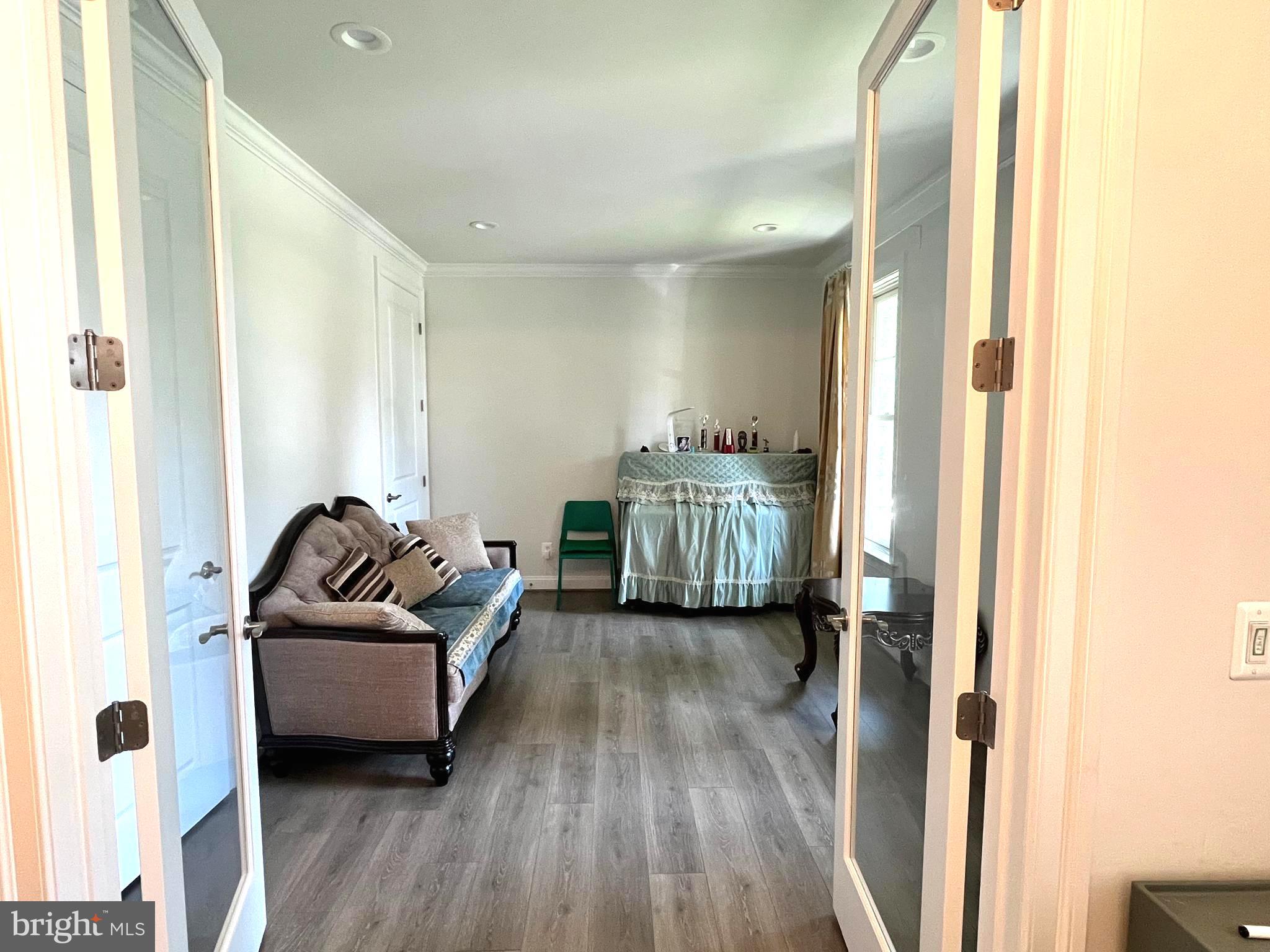 TIBURON - Residential Lease