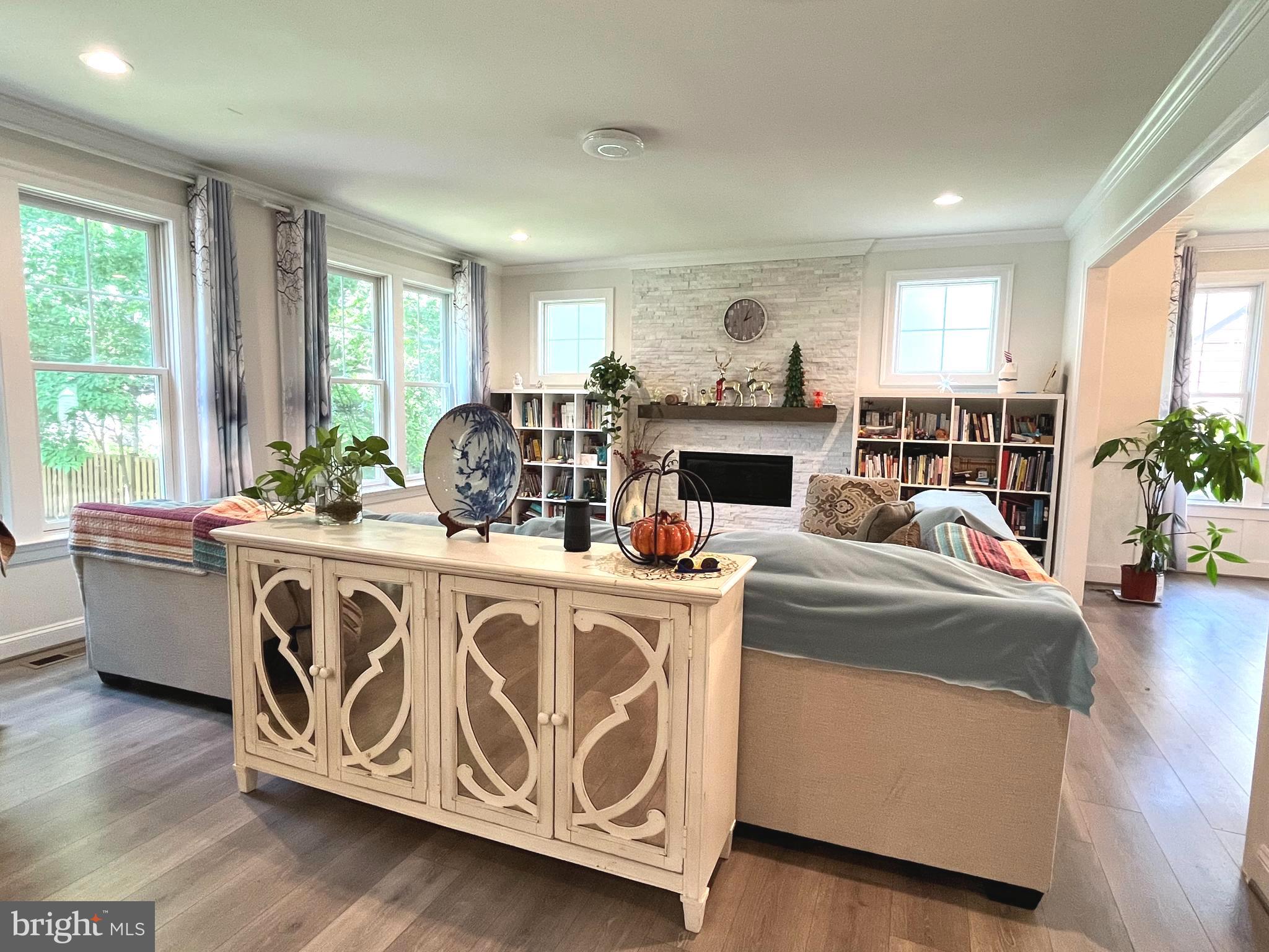 TIBURON - Residential Lease