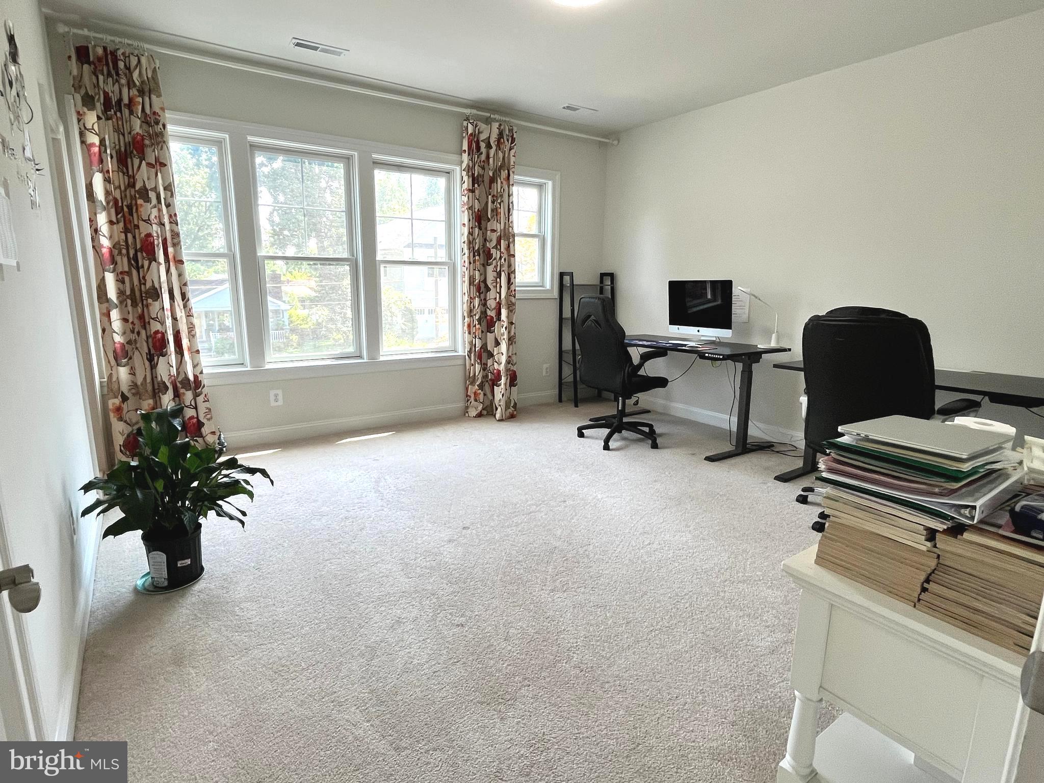 TIBURON - Residential Lease