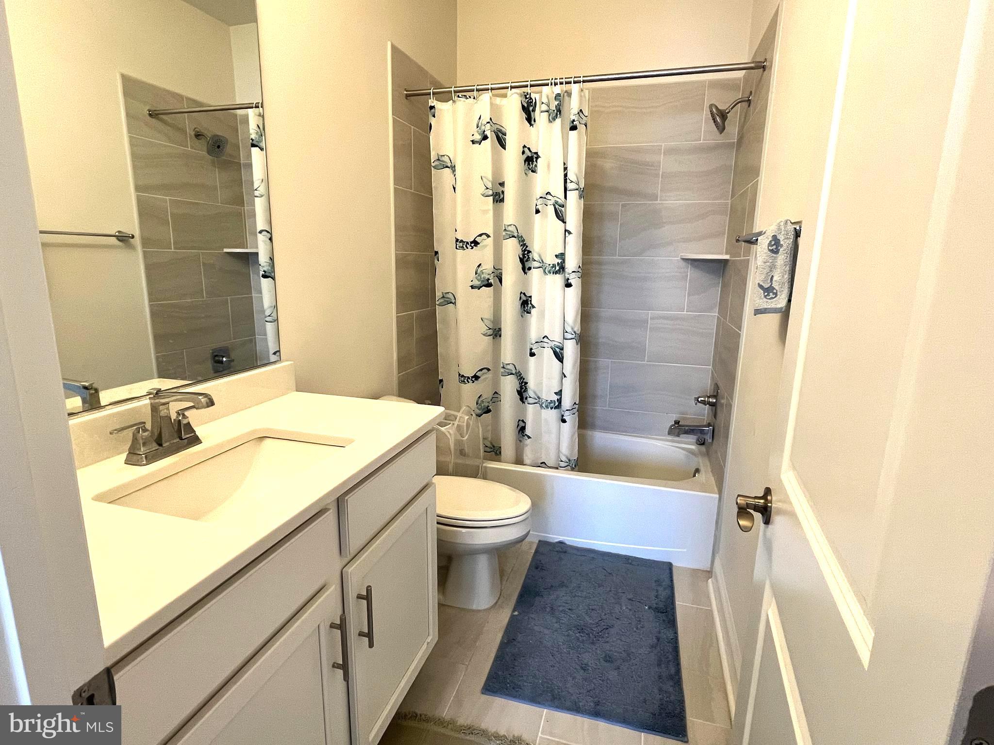 TIBURON - Residential Lease