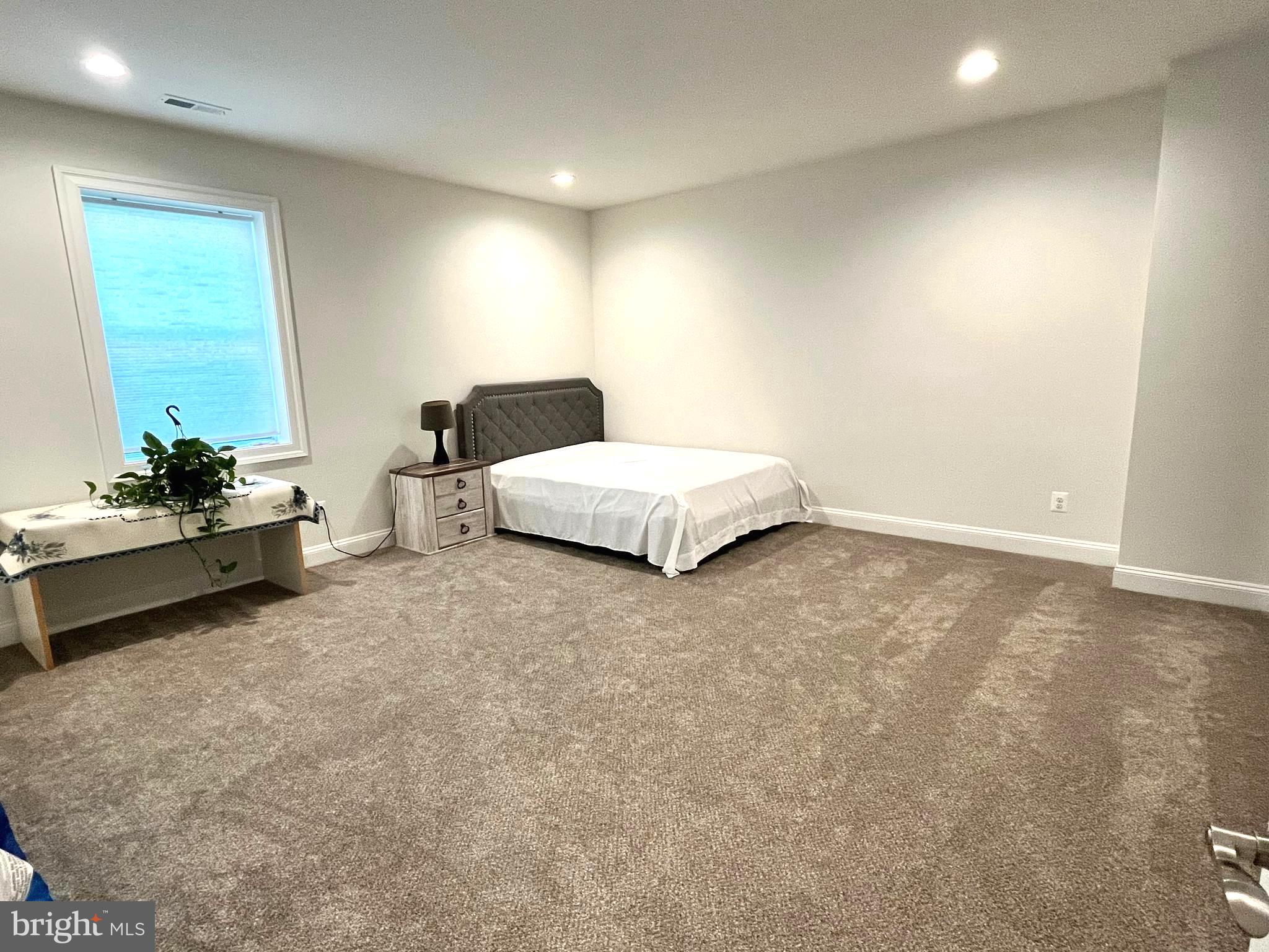 TIBURON - Residential Lease