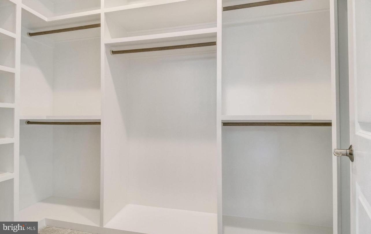 TIBURON - Residential Lease