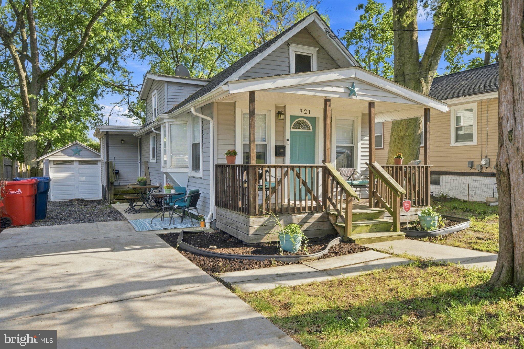 321 W EVERGREEN AVENUE