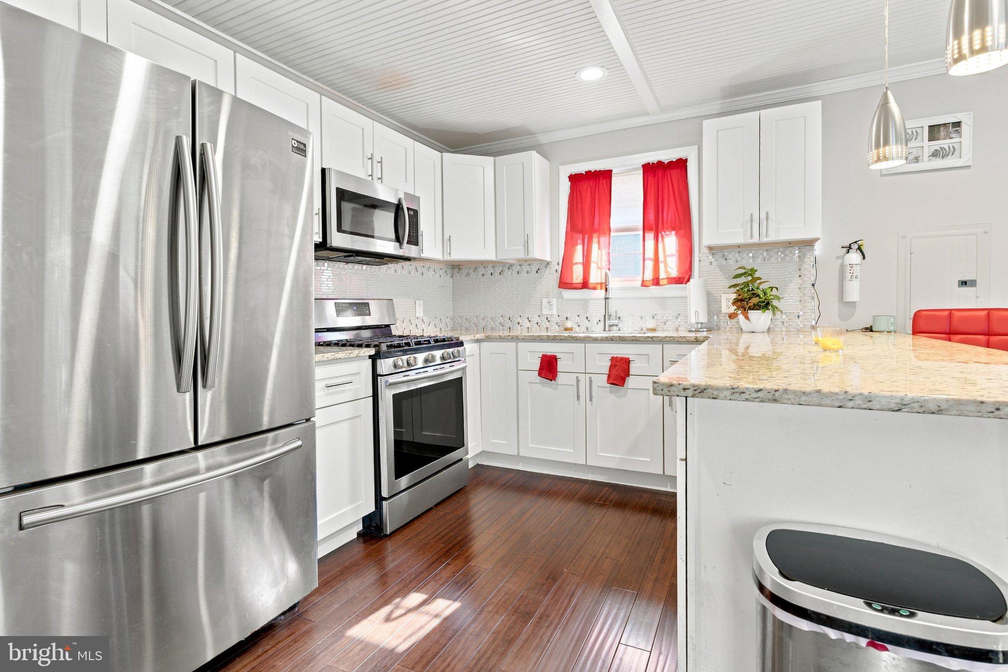 321 W EVERGREEN AVENUE