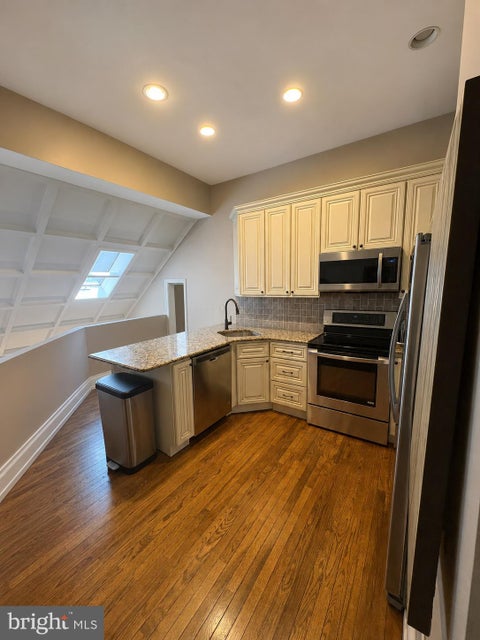 Condo For Rent - 1713 Green Street #1<br/> PHILADELPHIA, PA 19130