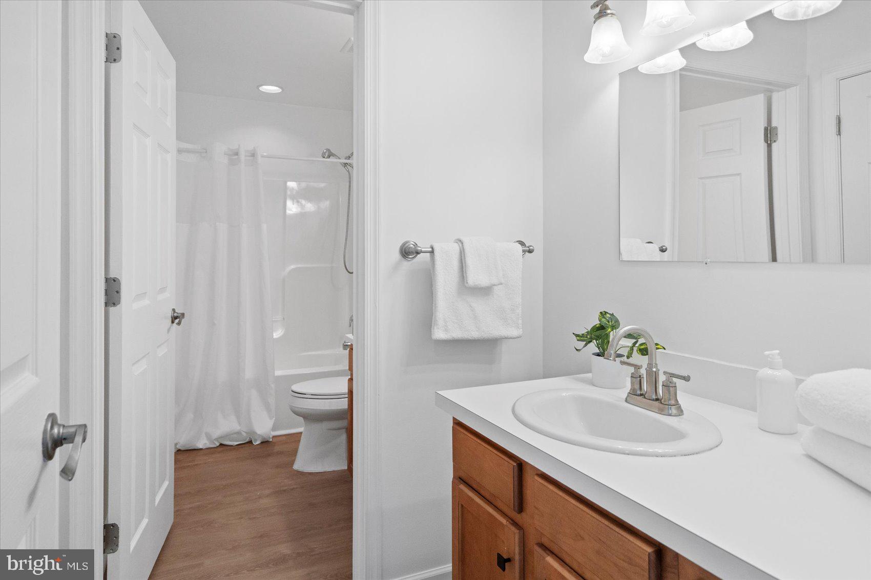 COUNTRY CLUB - Residential