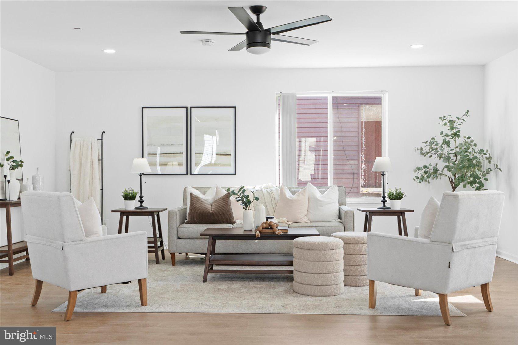 COUNTRY CLUB - Residential