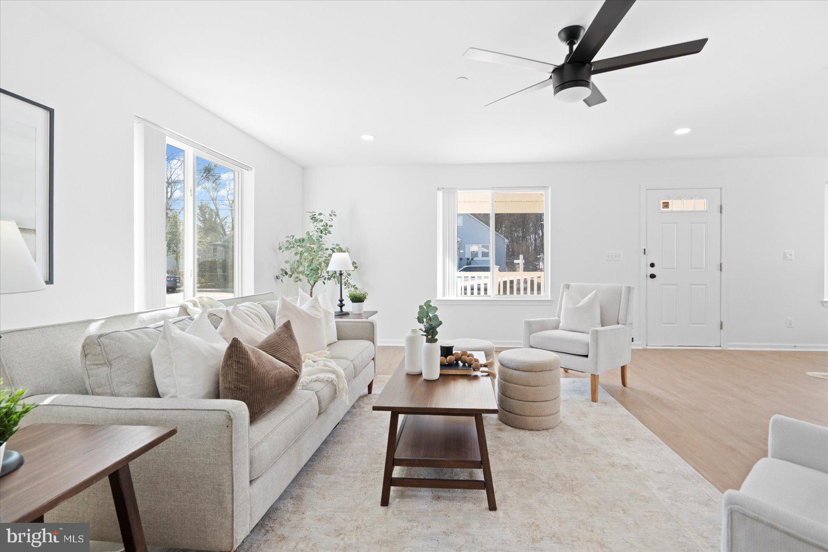 COUNTRY CLUB - Residential