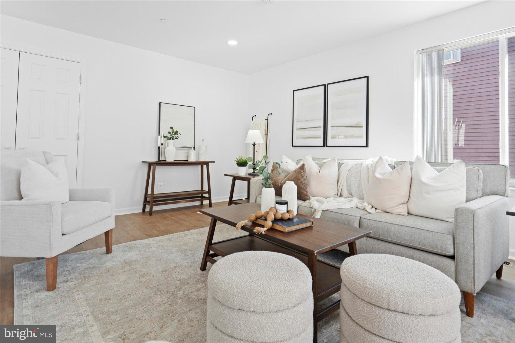 COUNTRY CLUB - Residential