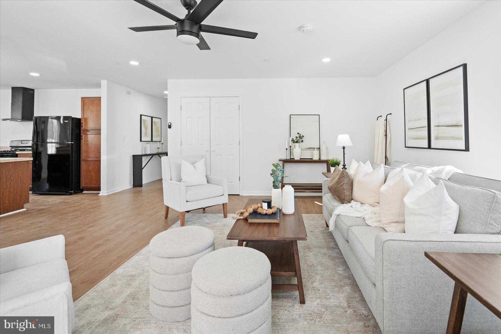 COUNTRY CLUB - Residential