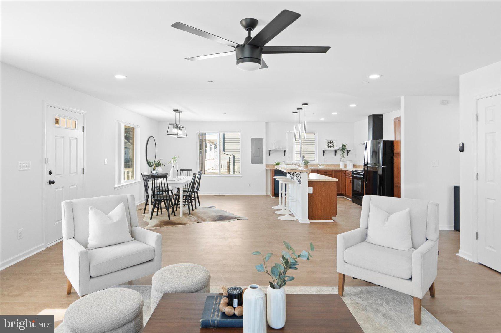 COUNTRY CLUB - Residential