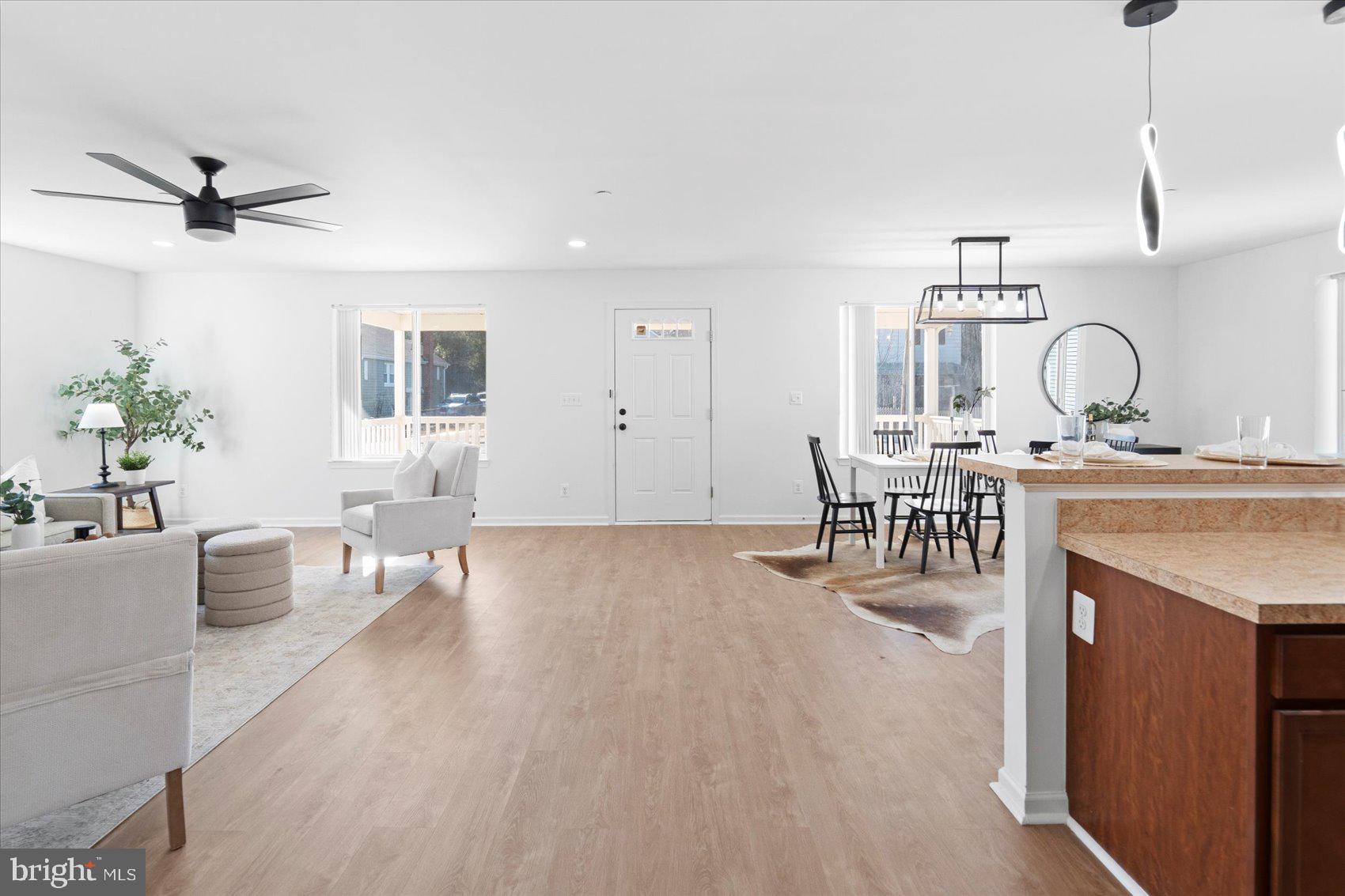 COUNTRY CLUB - Residential