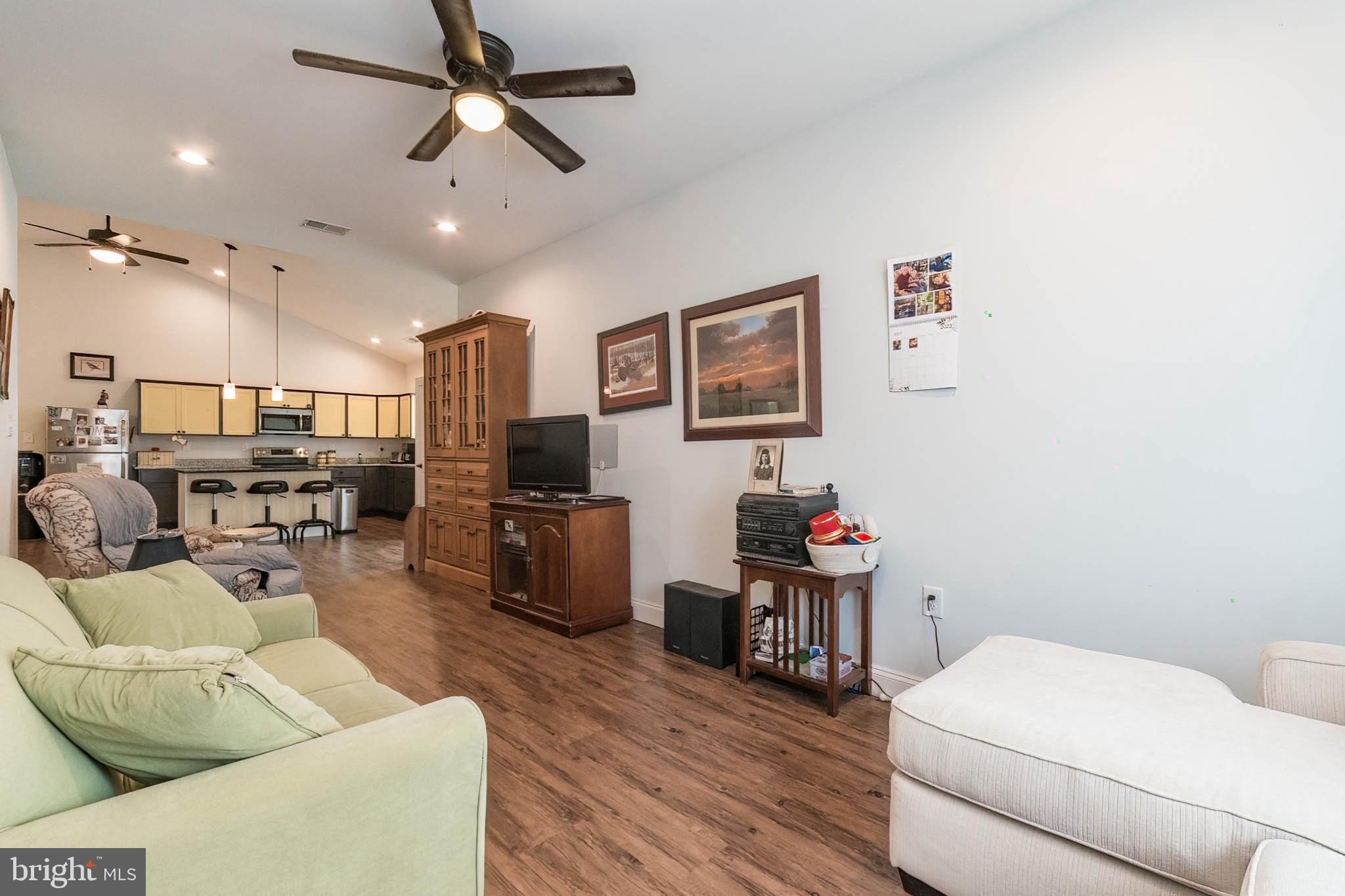 MAR WIN MANOR - Residential