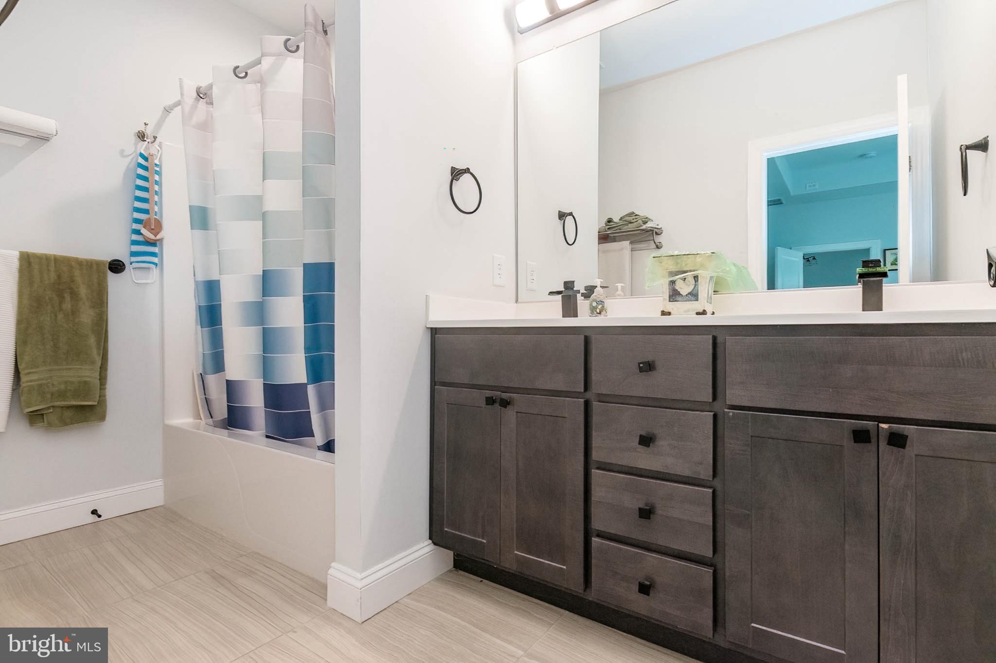 MAR WIN MANOR - Residential