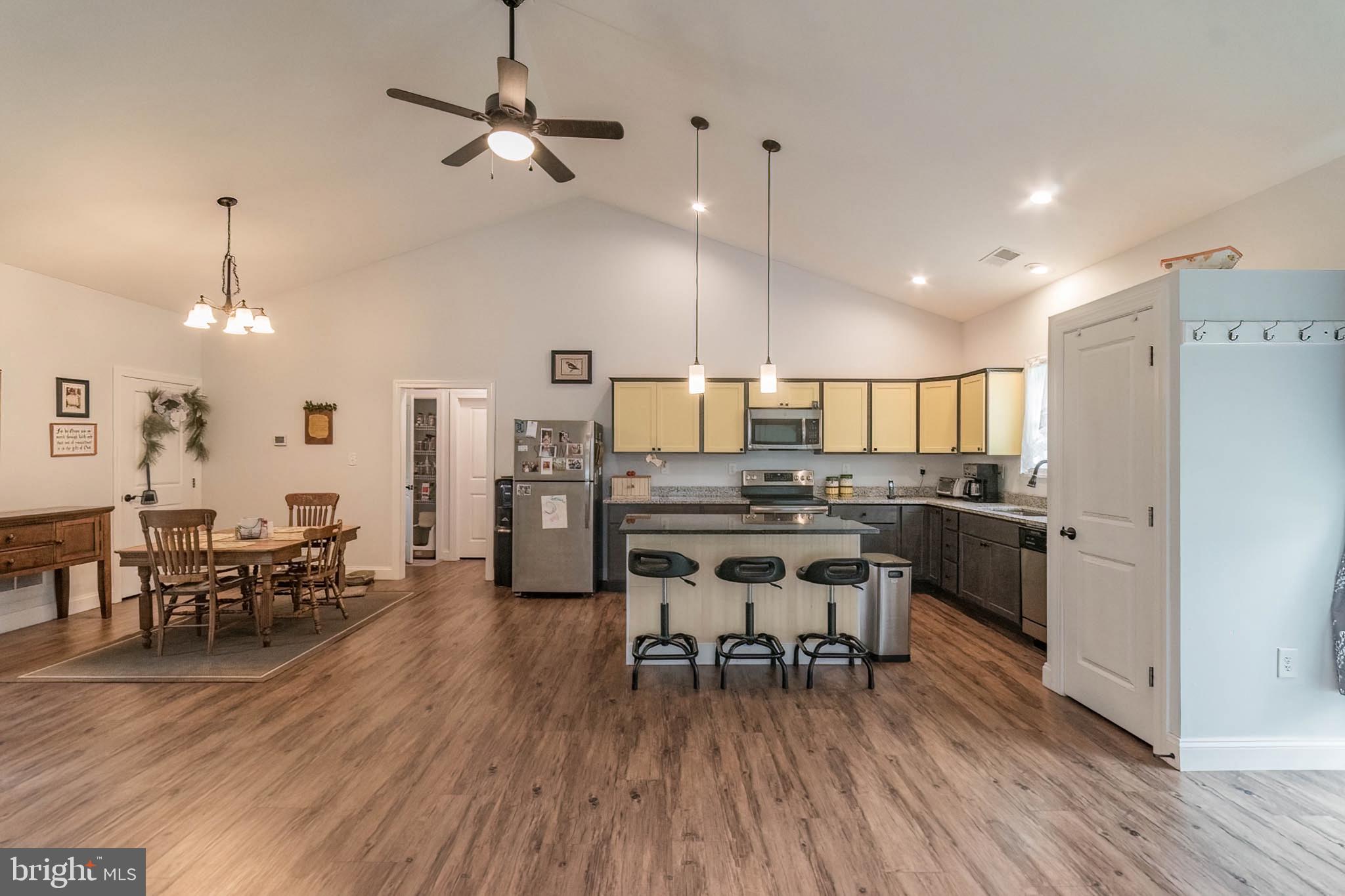 MAR WIN MANOR - Residential