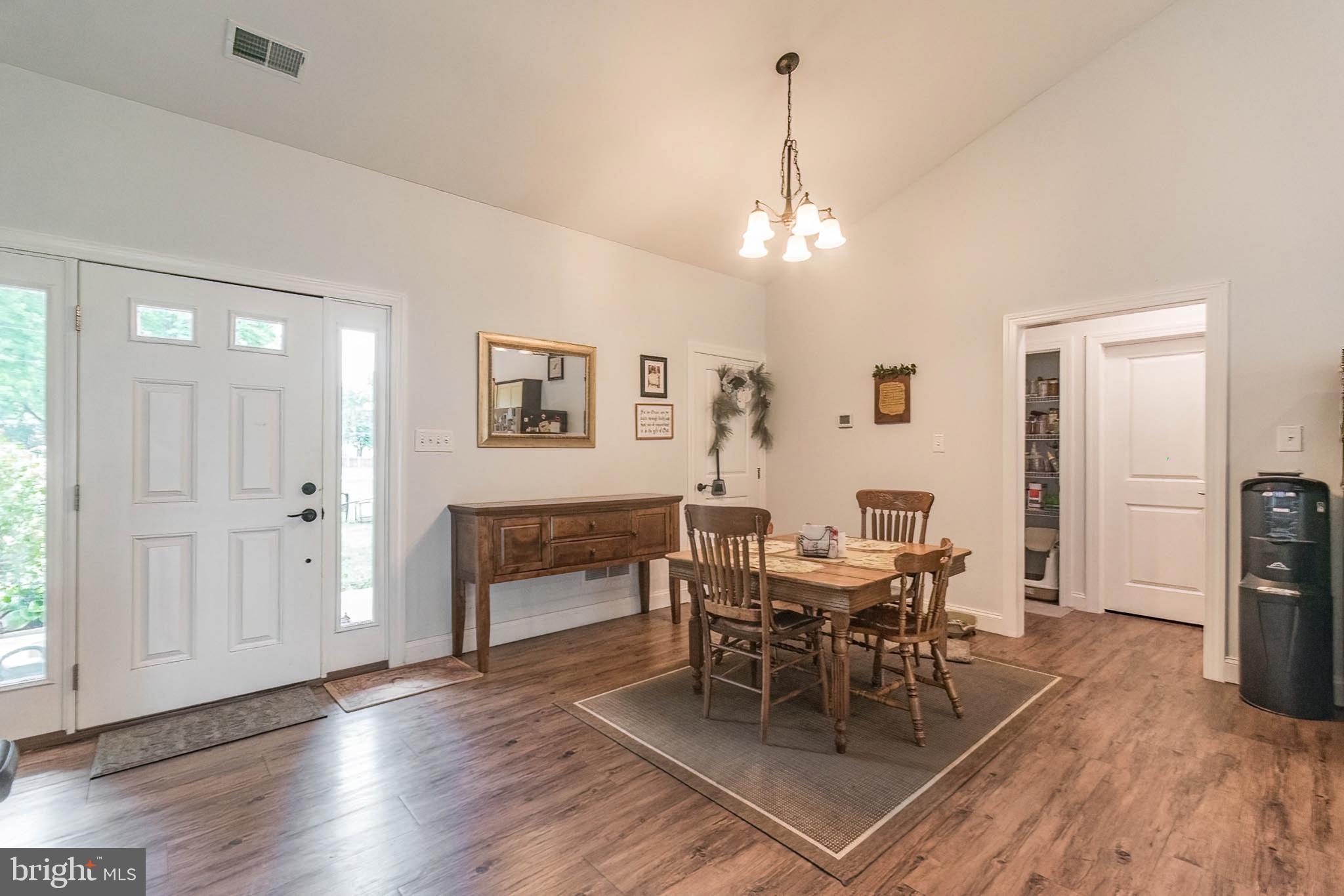 MAR WIN MANOR - Residential