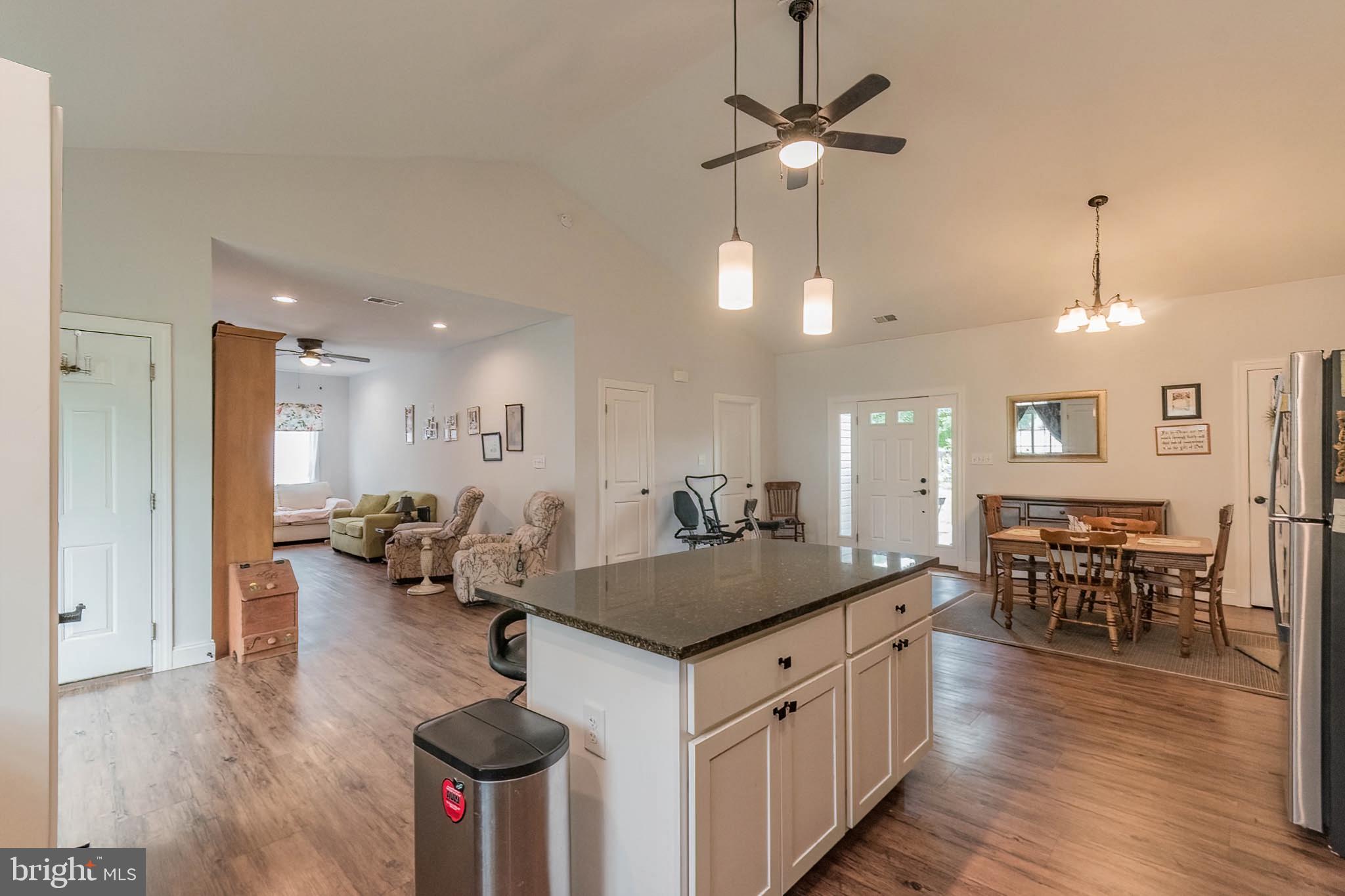 MAR WIN MANOR - Residential