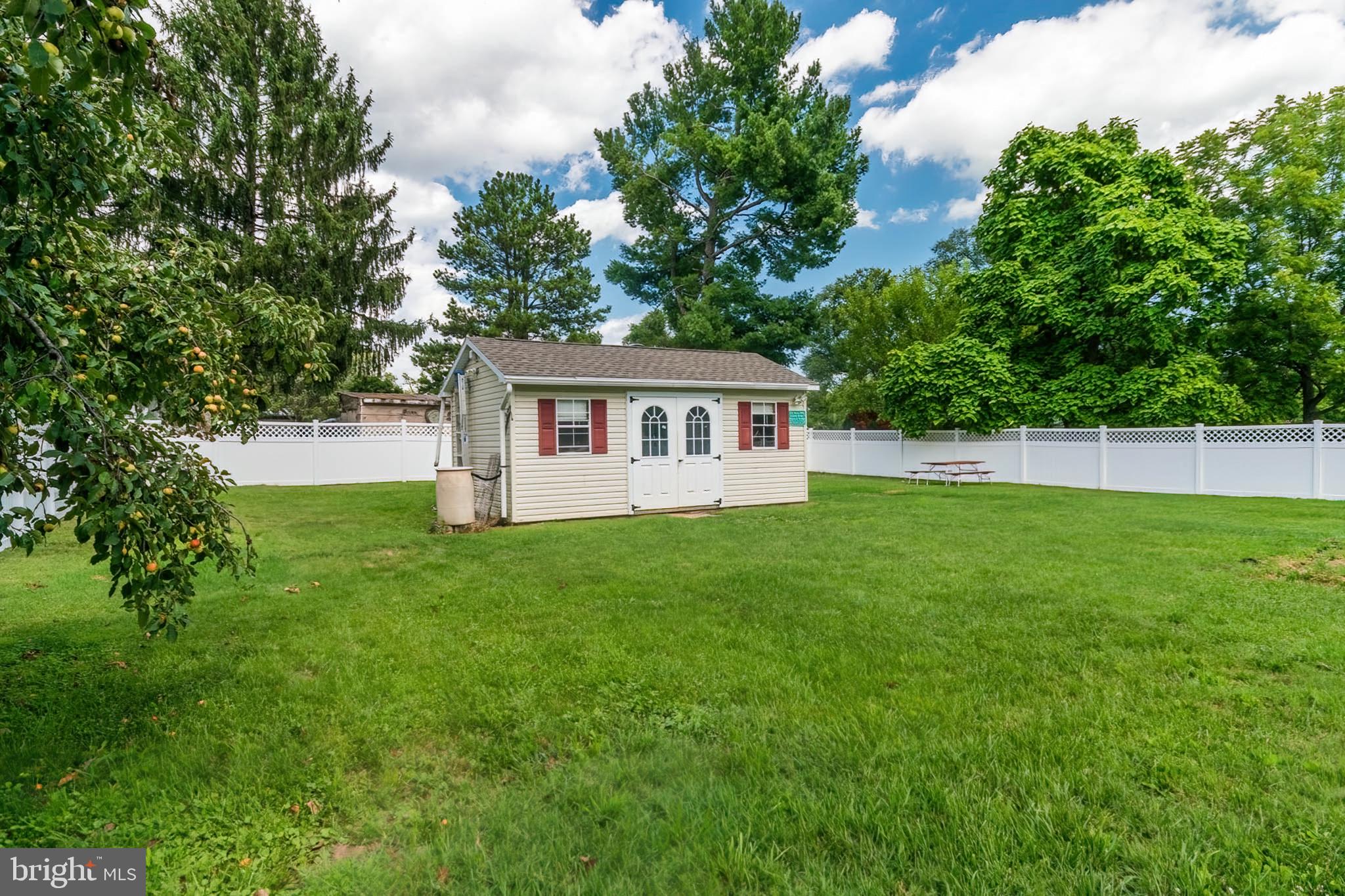 MAR WIN MANOR - Residential