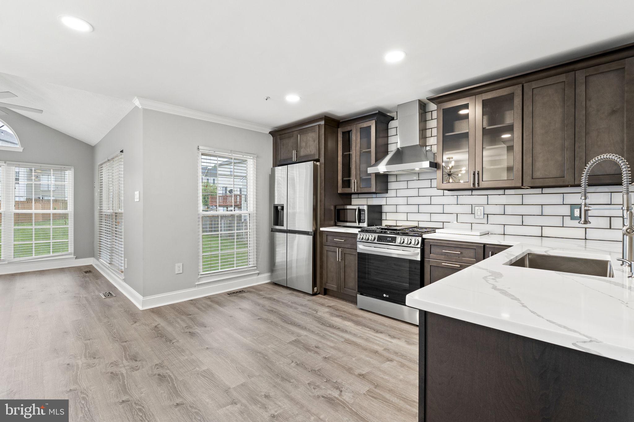 LAKEWOOD ESTATES - Residential Lease