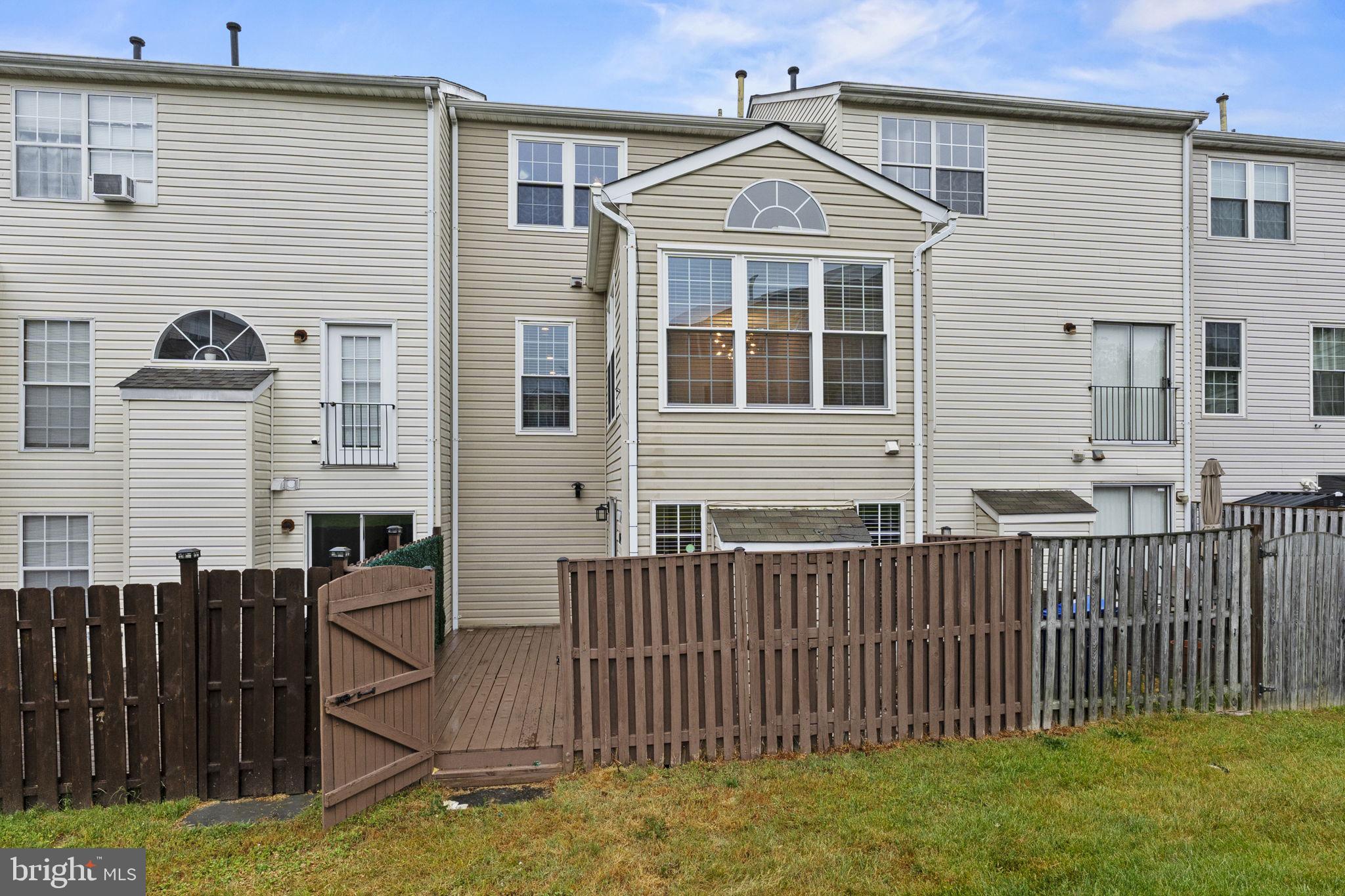 LAKEWOOD ESTATES - Residential Lease