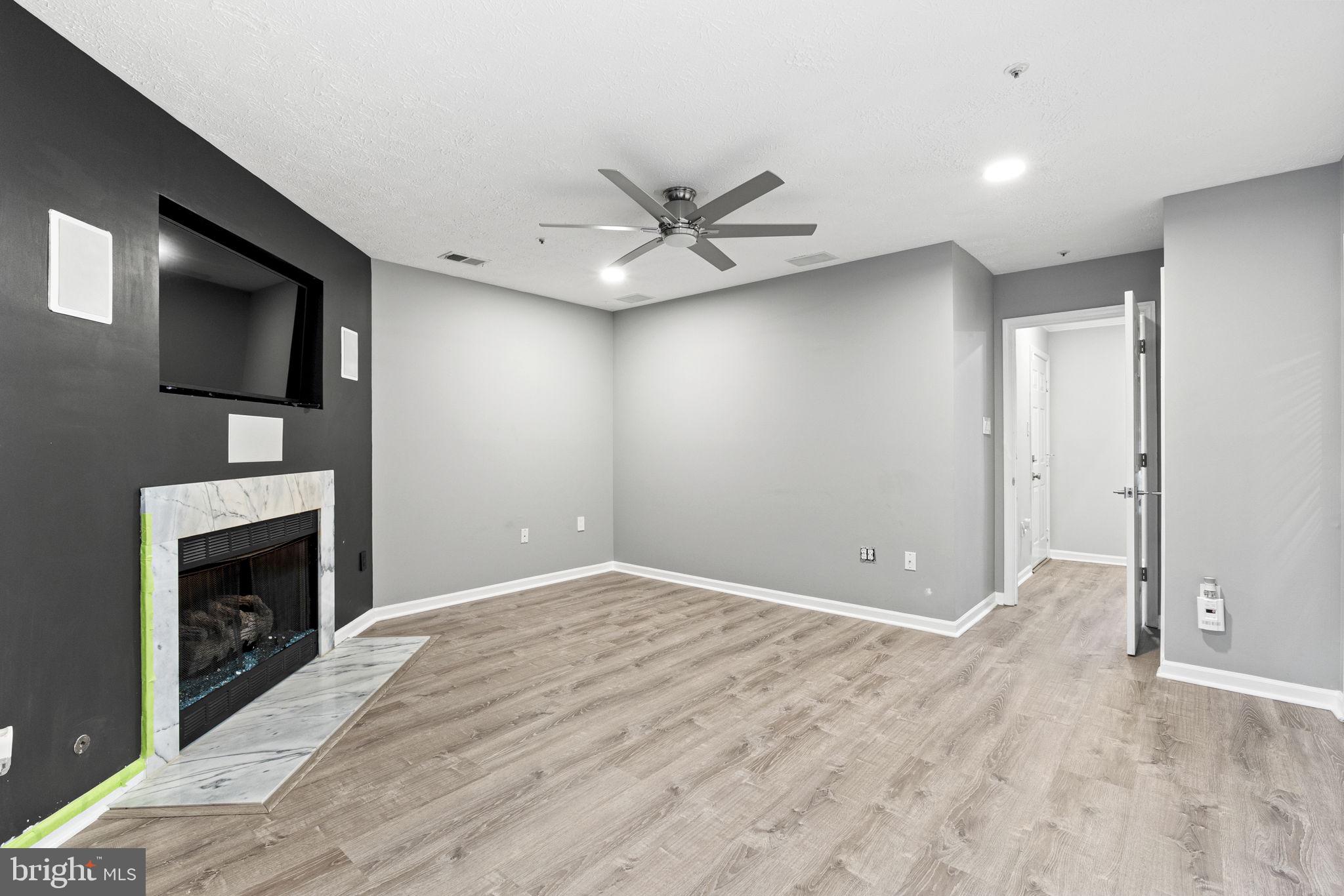 LAKEWOOD ESTATES - Residential Lease