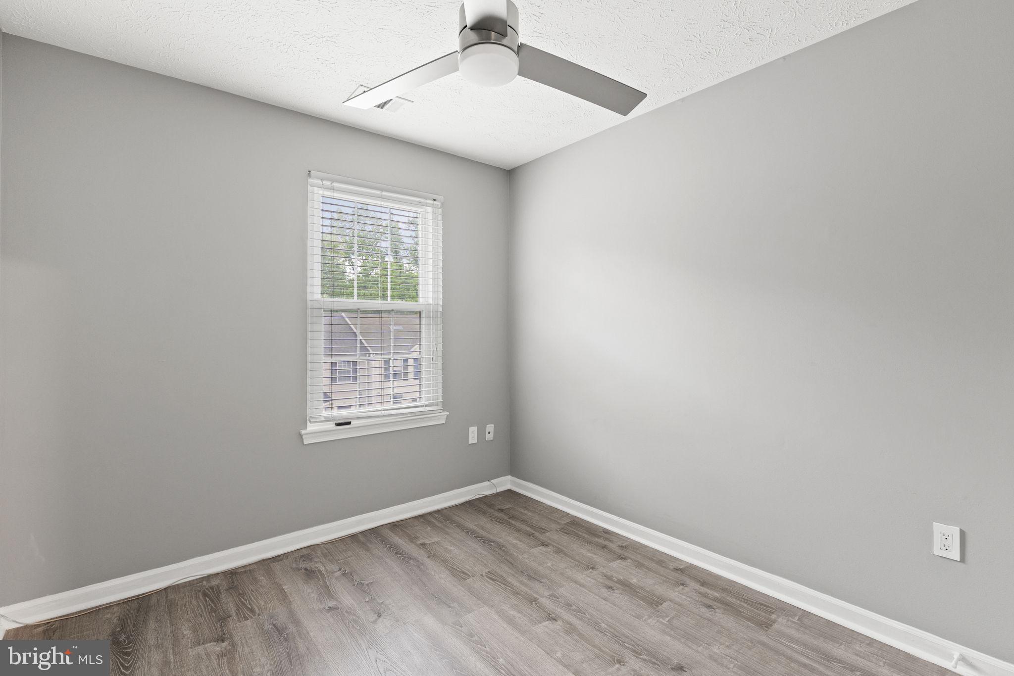 LAKEWOOD ESTATES - Residential Lease